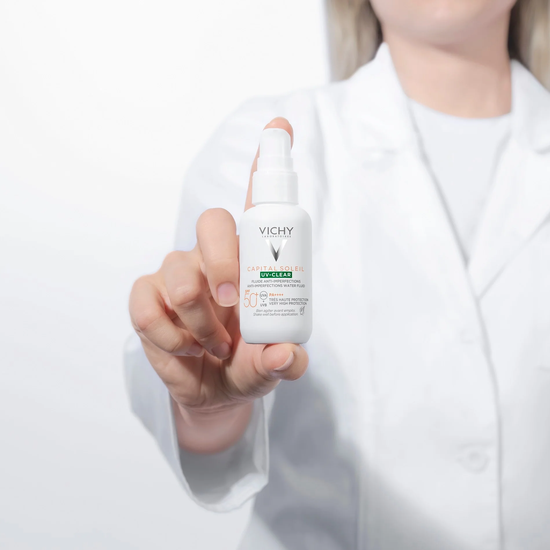 Capital Soleil Capital Soleil UV-Clear Fluido Anti-Imperfezioni SPF50+ - Crema viso giorno antimperfezioni, Trattamenti Protettivi