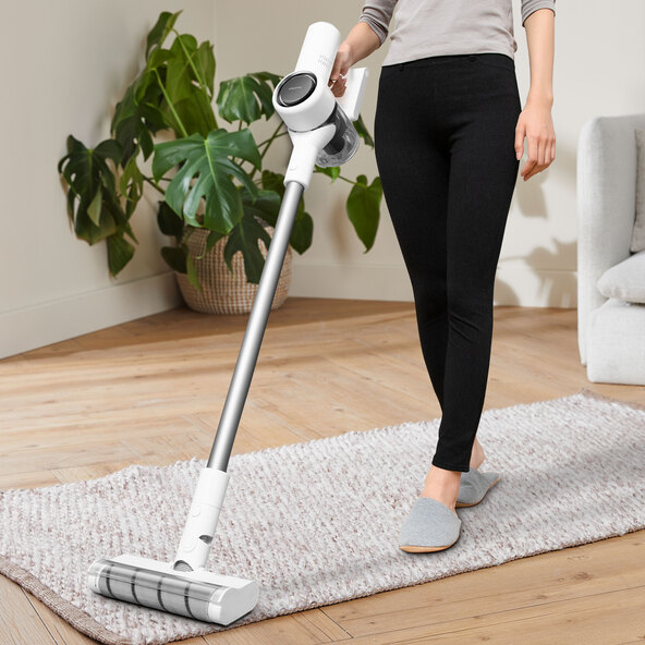 V10 cordless vacuum cleaner