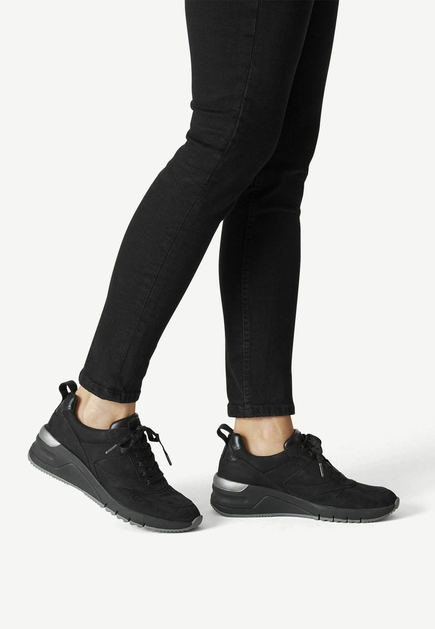 Scarpe da ginnastica Tamaris - nere