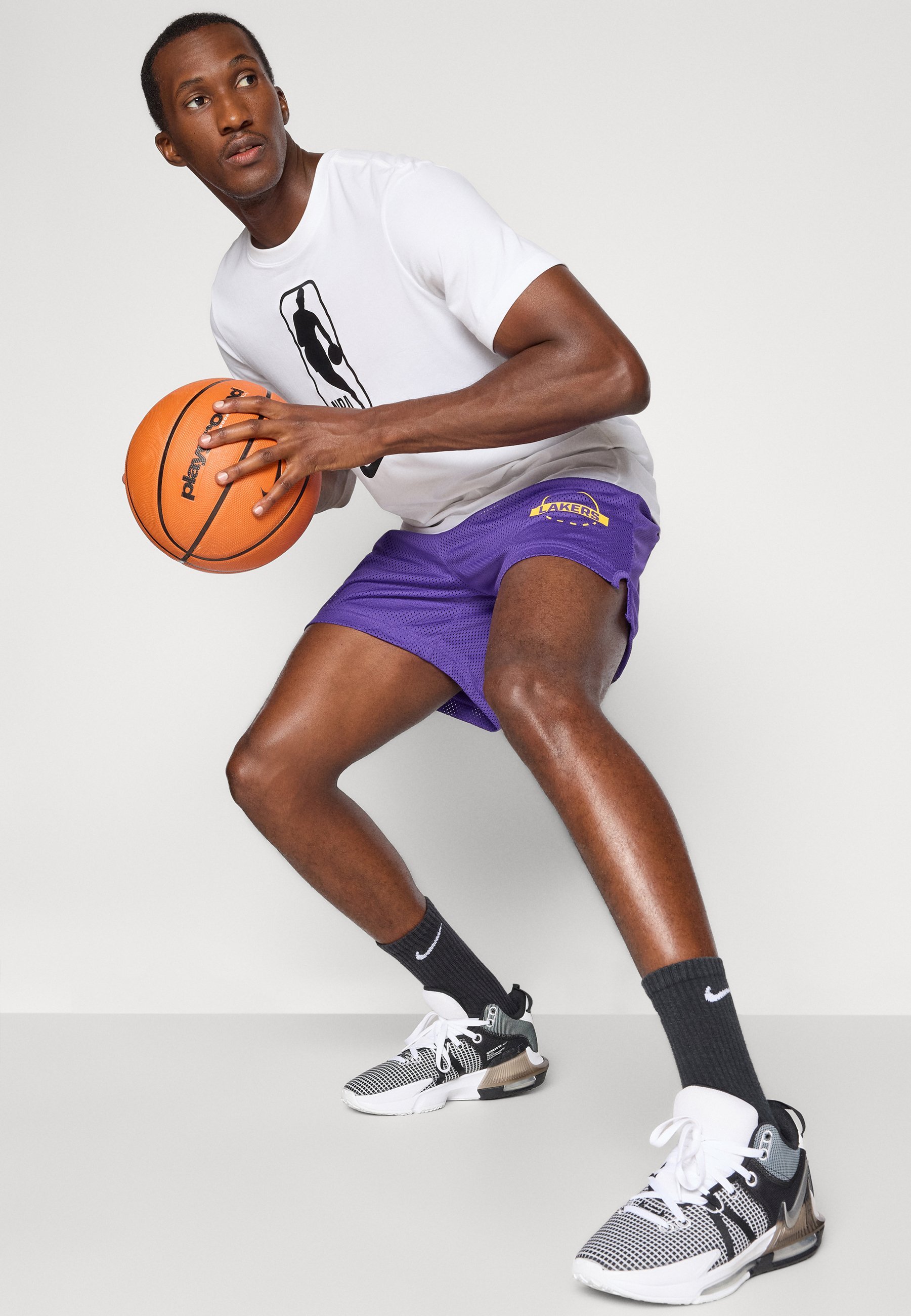 Pantaloncini Nike Performance Los Angeles Lakers - Abbigliamento da club - viola campo/giallo