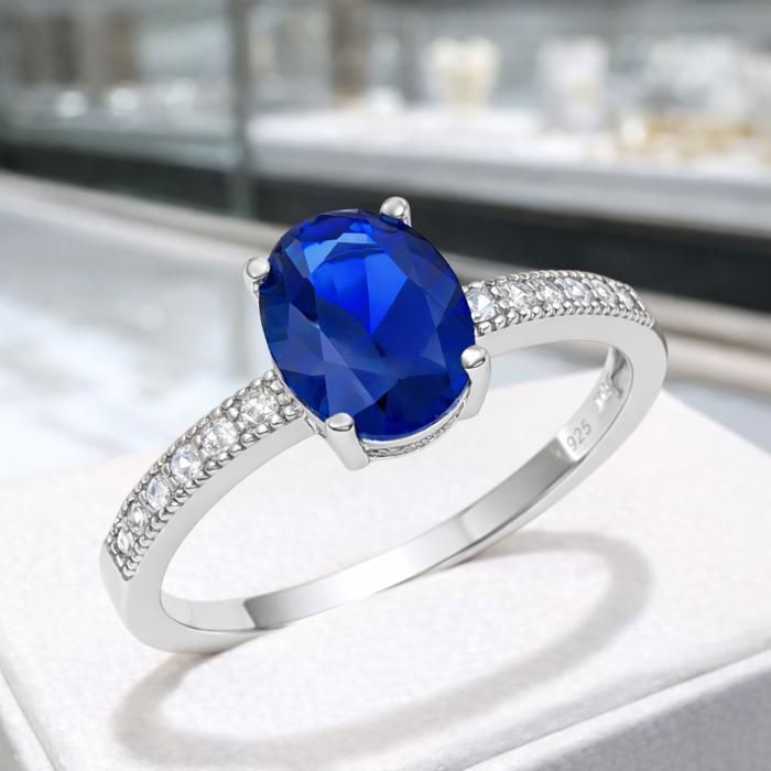 Damesring van gerhodineerd 925 sterling zilver – Intense blauwe kubische zirkonia – Ring bezet met zirkonia steentjes – Elegant sieraad met keurmerk – Cadeau-idee