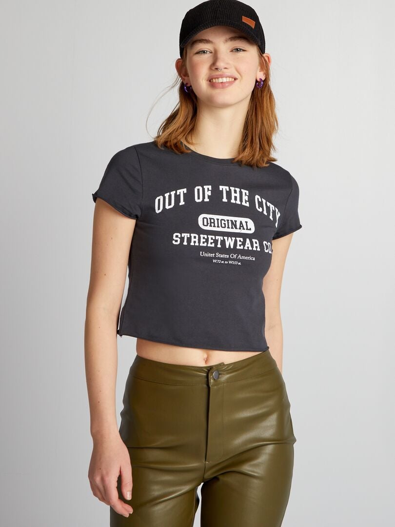 Top cropped de malha com gola redonda - PRETO