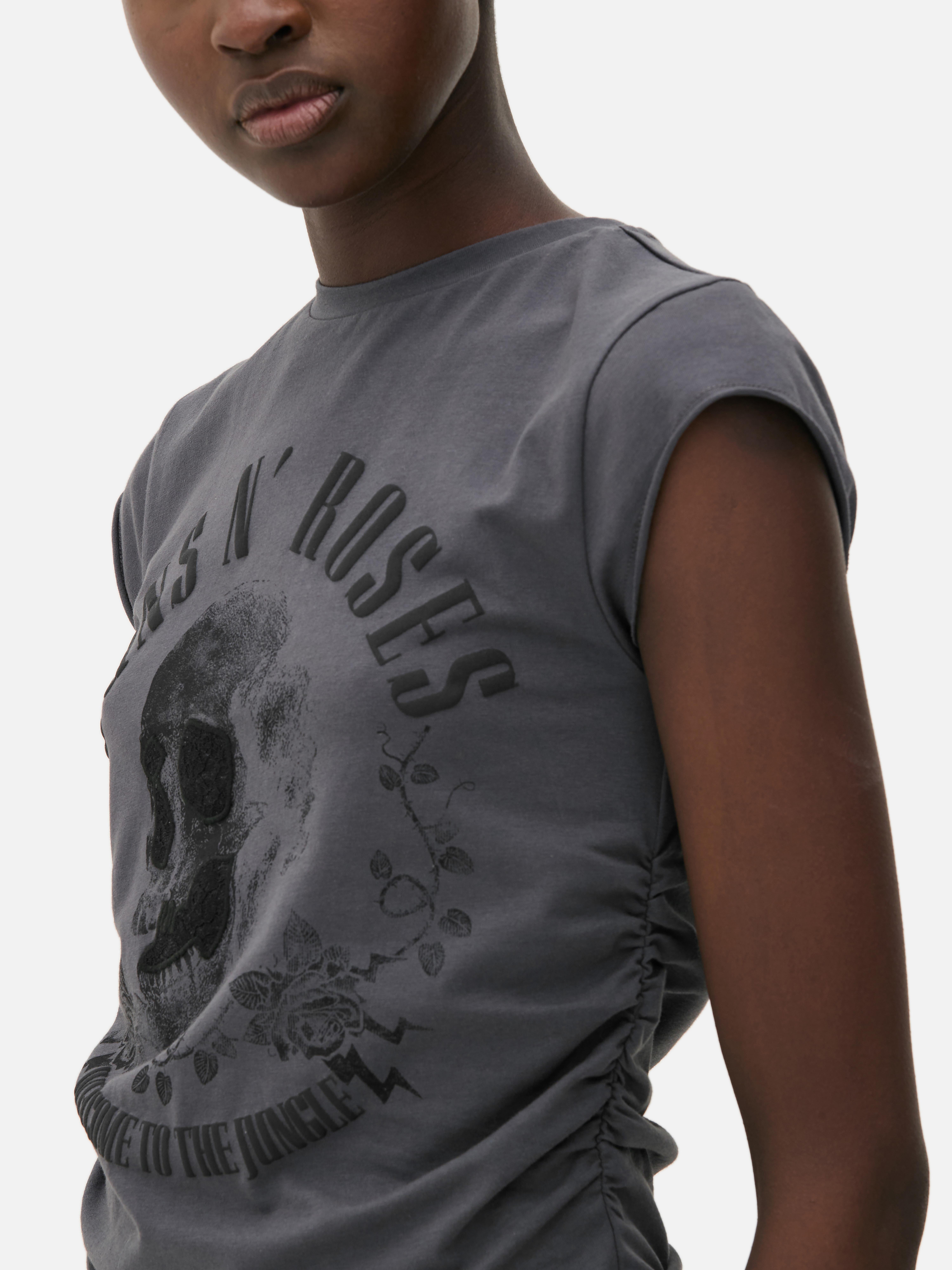 Tricou Guns N' Roses cu volane și imprimeu. Un tricou Guns N' Roses cu mâneci scurte, volane și imprimeu.