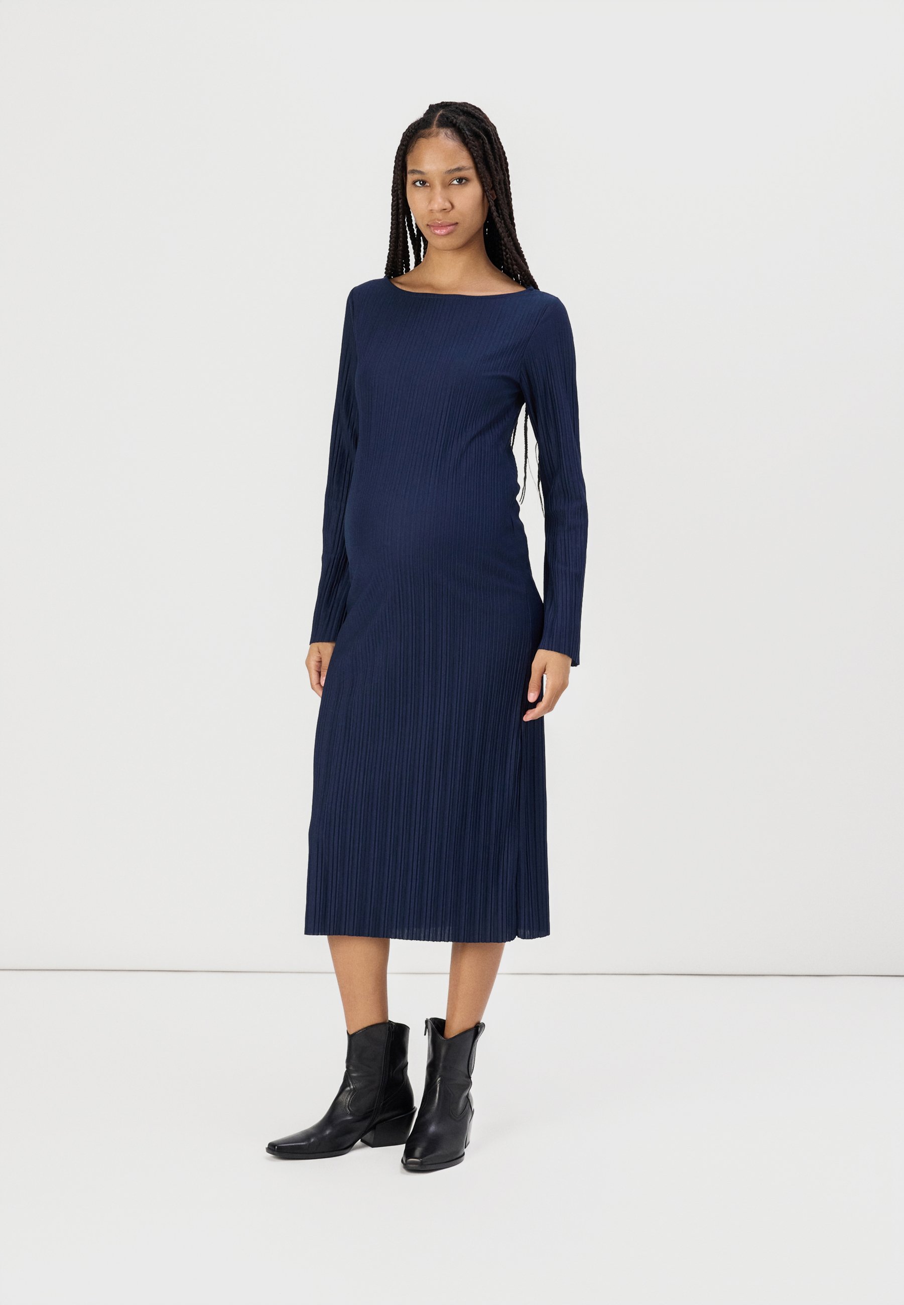 MAMALICIOUS MLCALVIA MIDI DRESS - Sukienka sweterkowa - granatowy żakiet