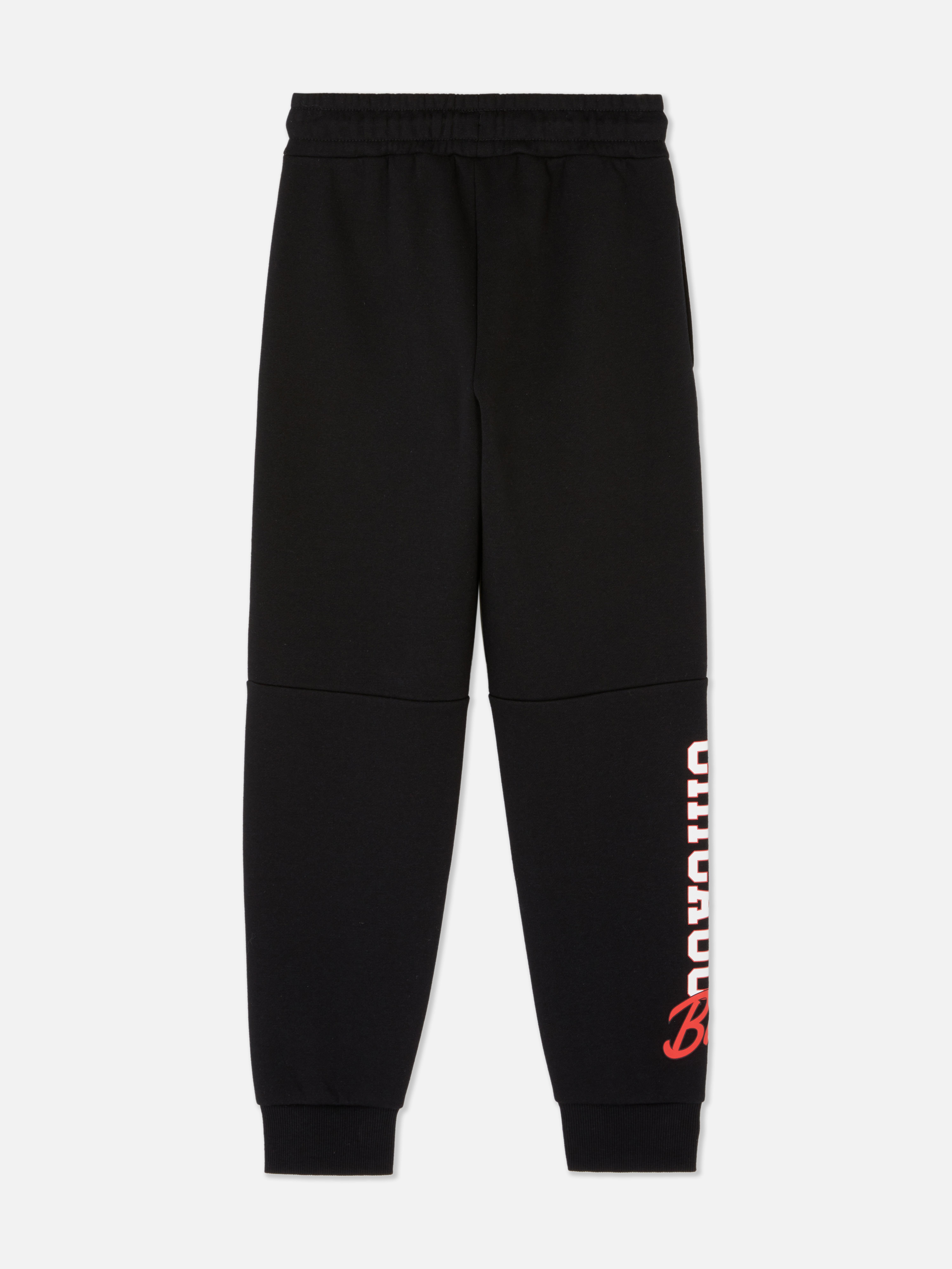 Pantaloni de jogging NBA Chicago Bulls cu șnur. Pantaloni de jogging cu șnur, manșete la gleznă și imprimeuri impresionante cu echipe de baschet.