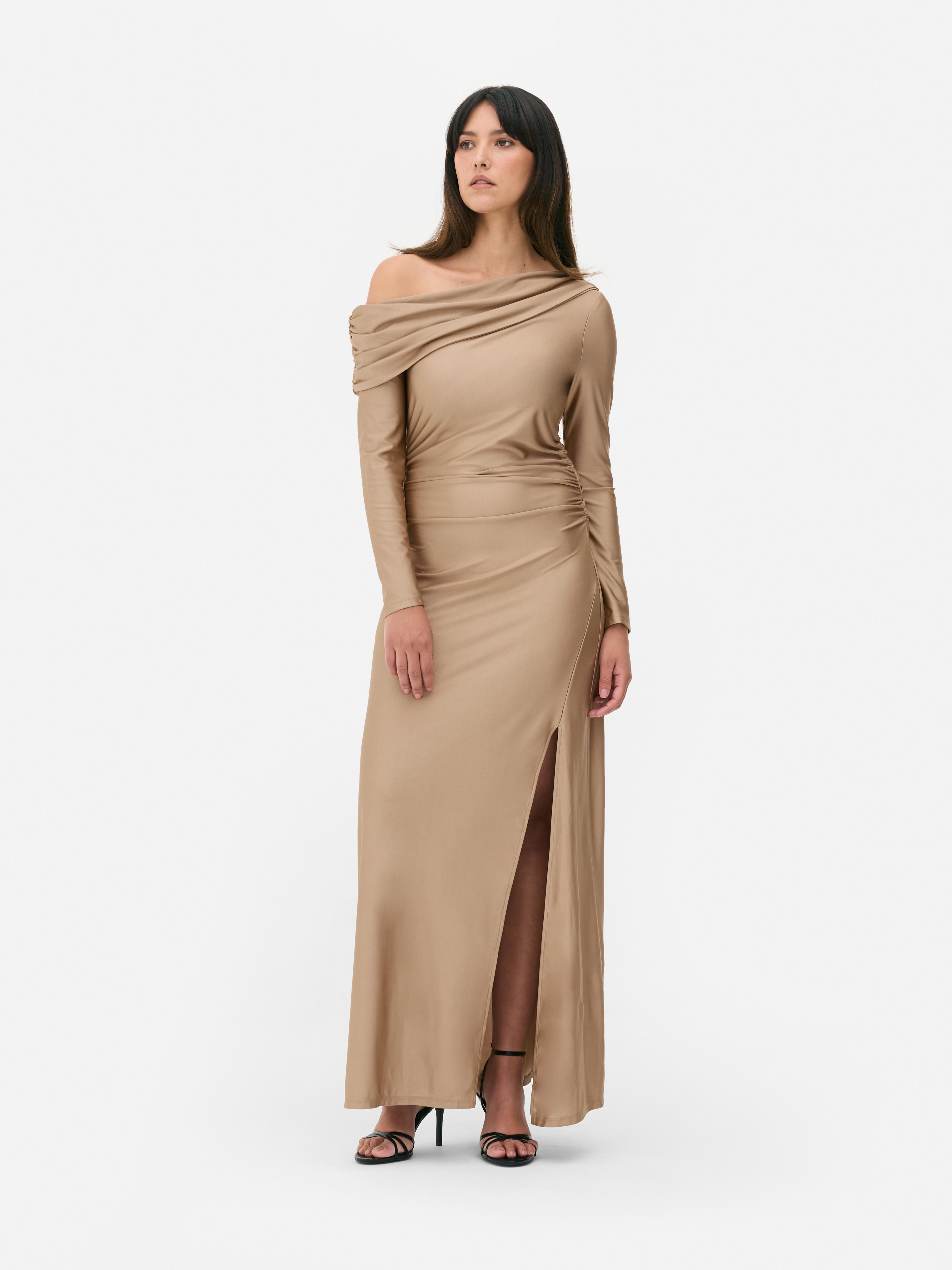 Rochie maxi cu decolteu Bardot Paula Echevarría O rochie de seară remarcabilă cu decolteu Bardot, mâneci lungi și lungime maxi