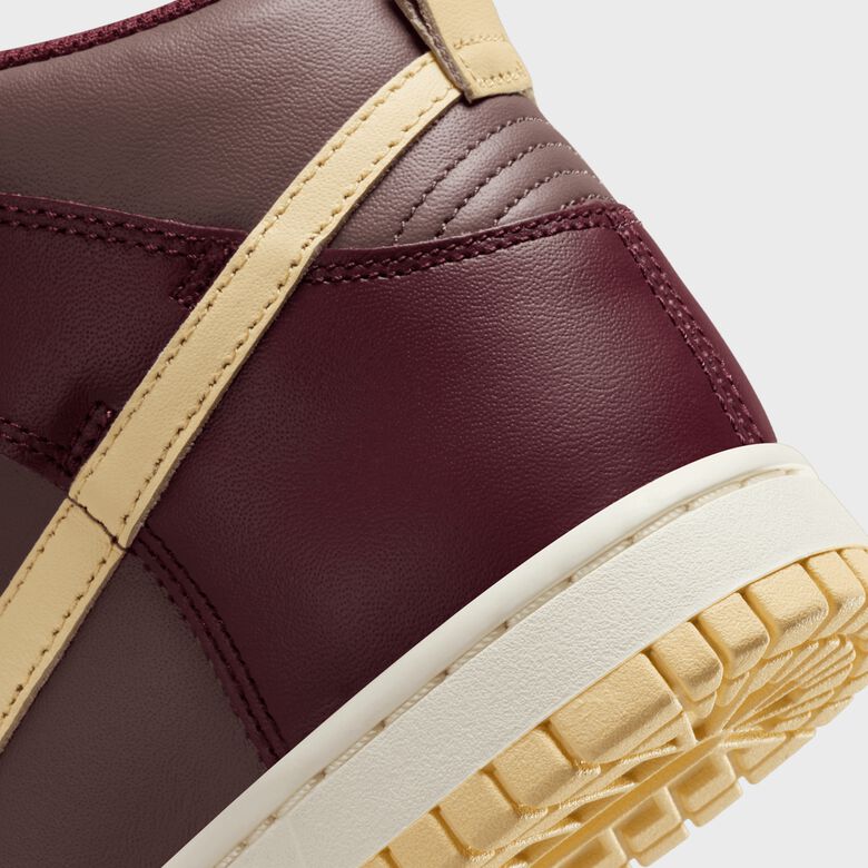 WMNS Dunk High