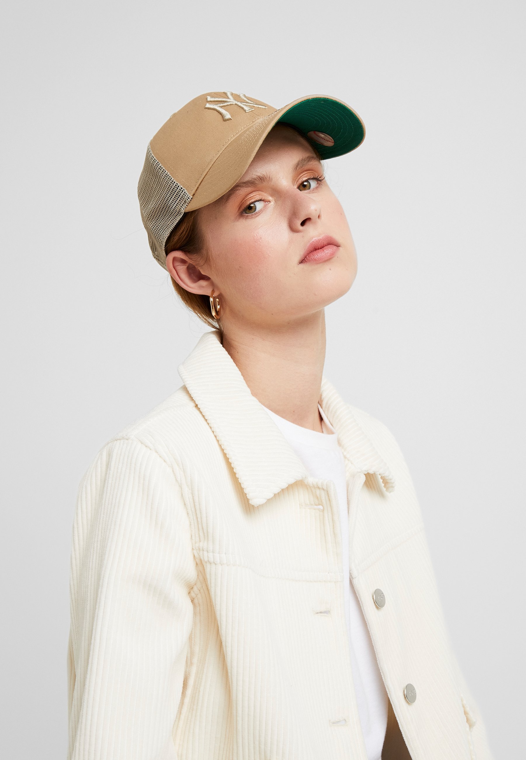 '47 Caps