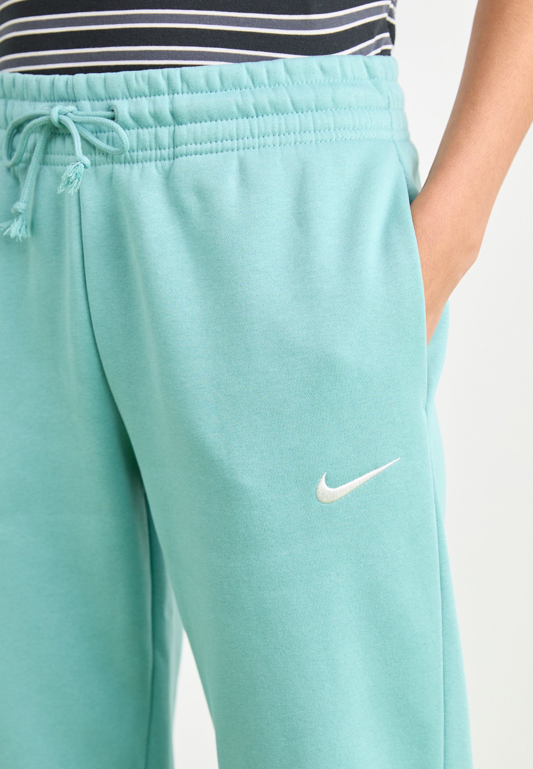 Spodnie dresowe Nike Sportswear PANT - armata/żagiel