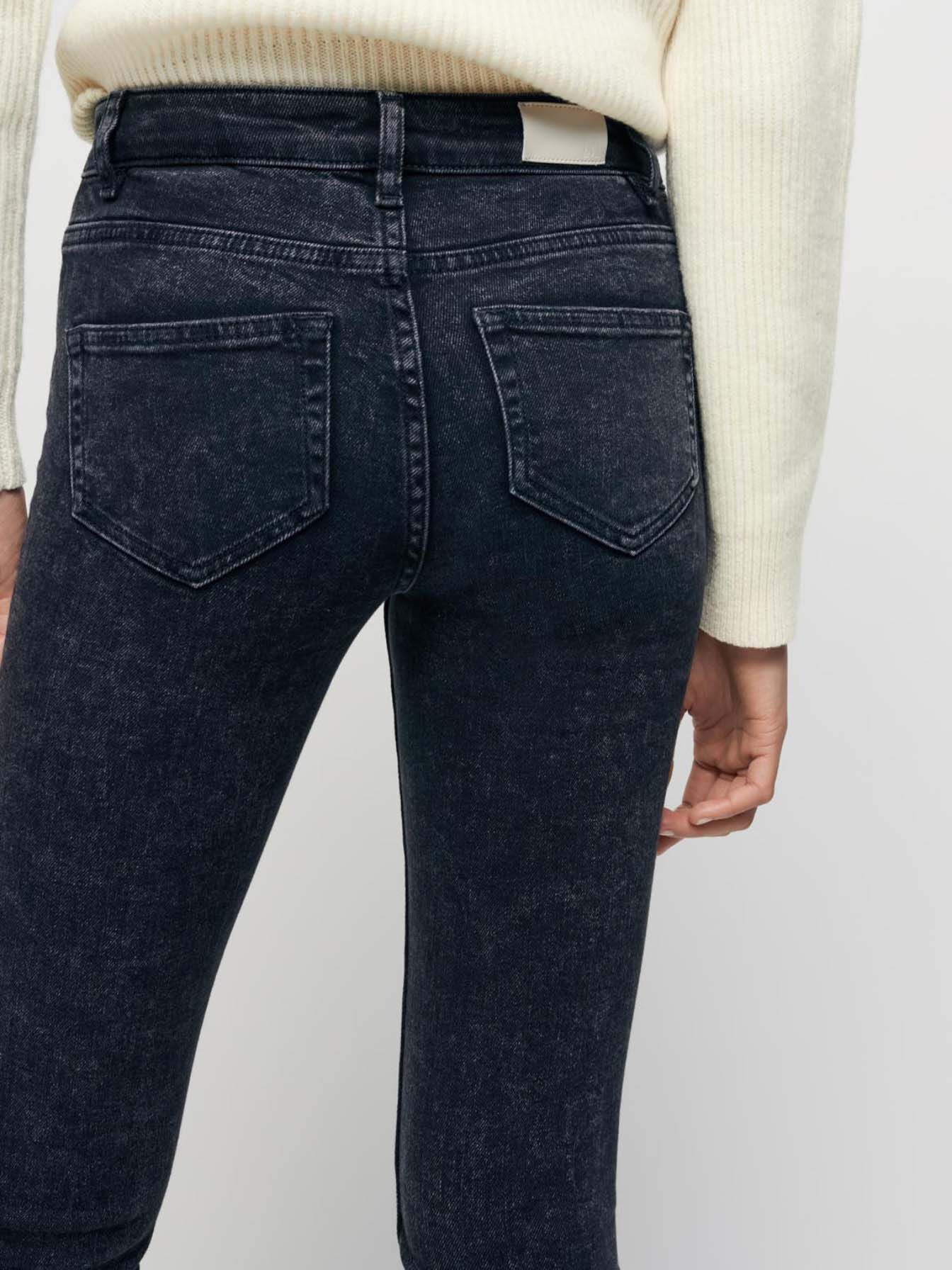 Rechte jeans met gerafelde pijpen - Antraciet