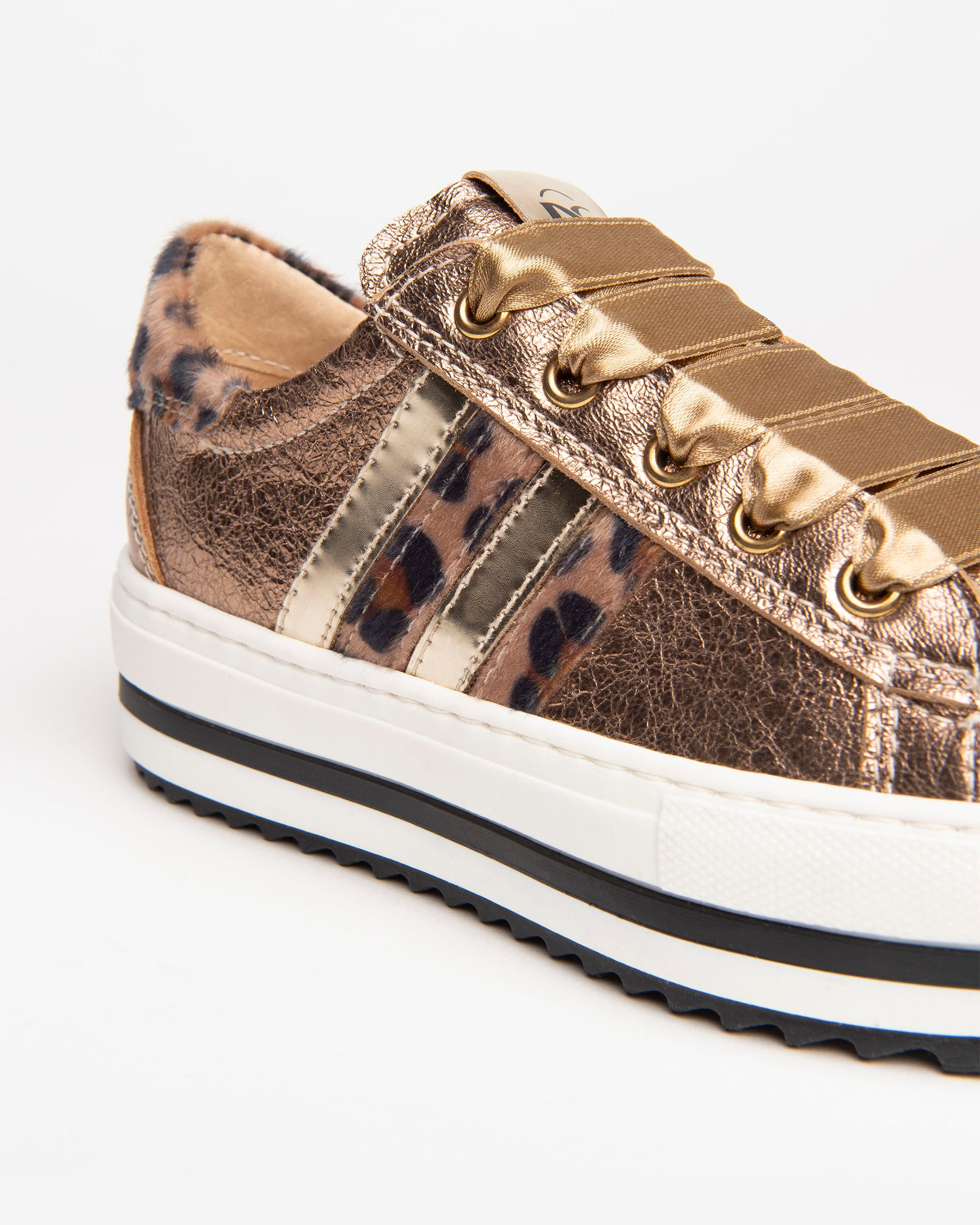  Baskets en cuir verni pour adolescentes