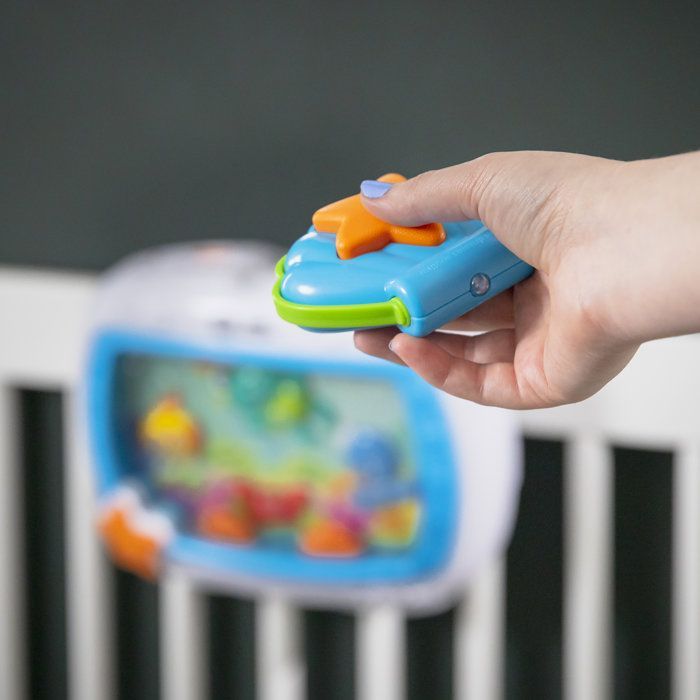 BABY EINSTEIN – Veilleuse bébé Rêves Marins – Aquarium musical & sons de l’océan, télécommande, bleu
