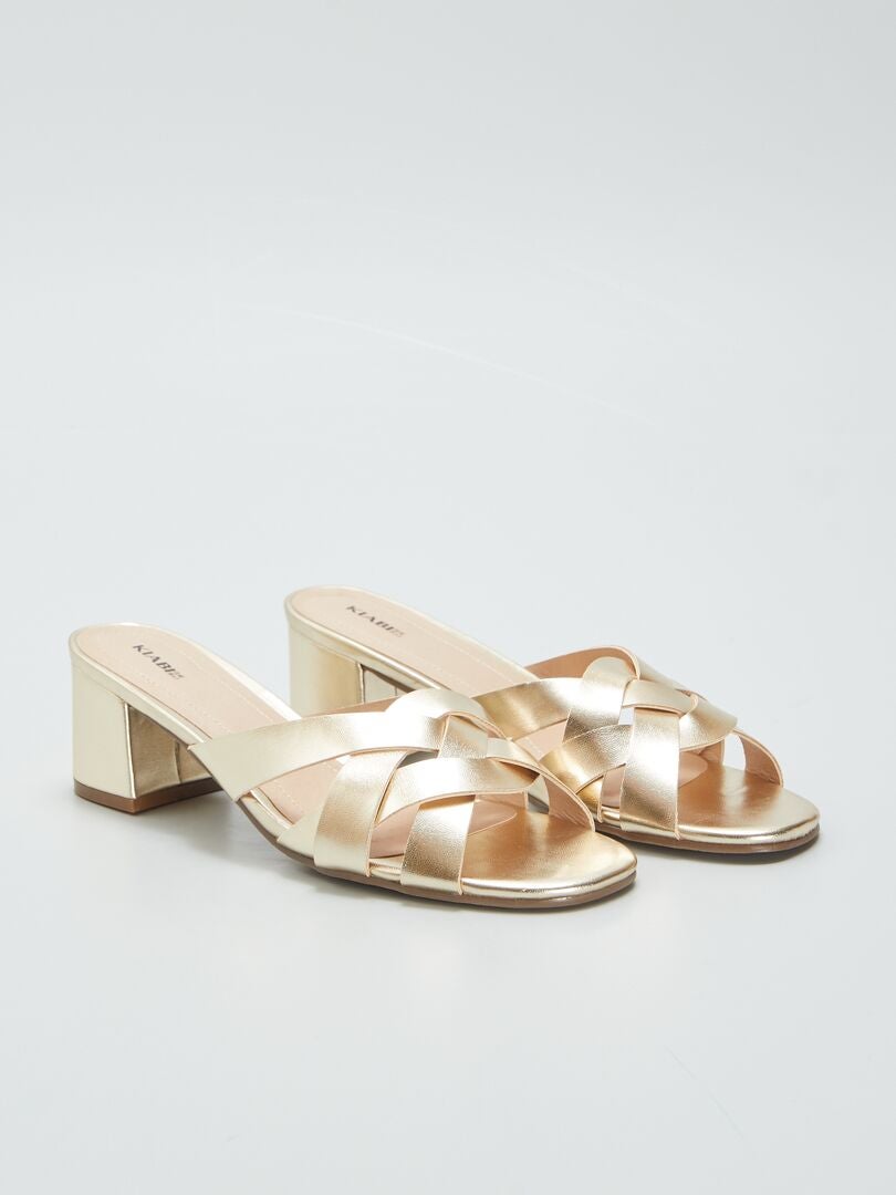 Mules douradas com salto - AMARELO