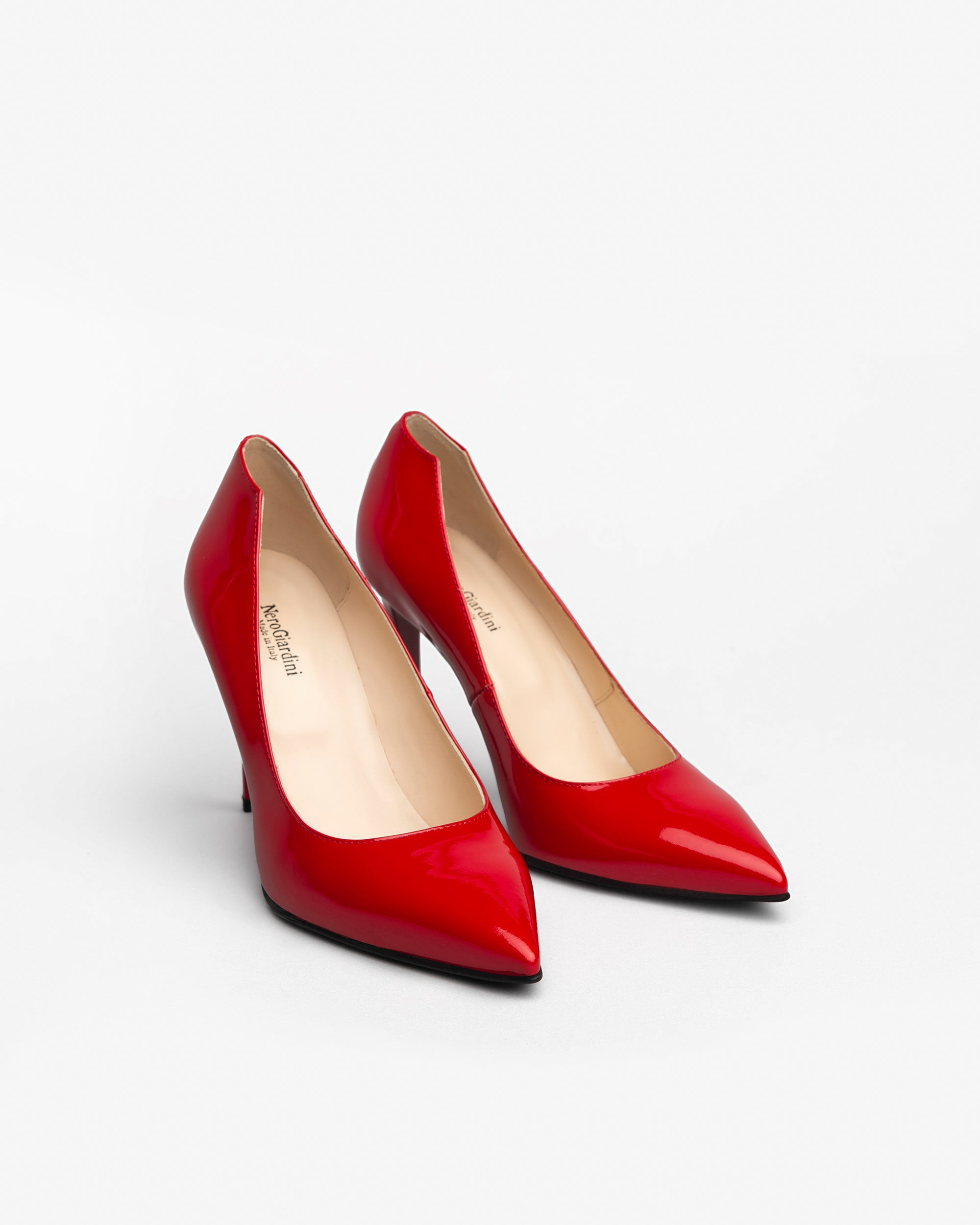  Damen-Pumps aus Lackleder