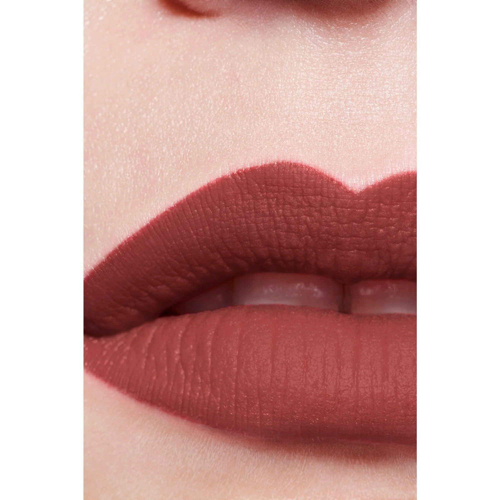 ROUGE ALLURE LIQUID VELVET - IL ROSSETTO FLUIDO OPACO INTENSO ULTRA-TENUTA