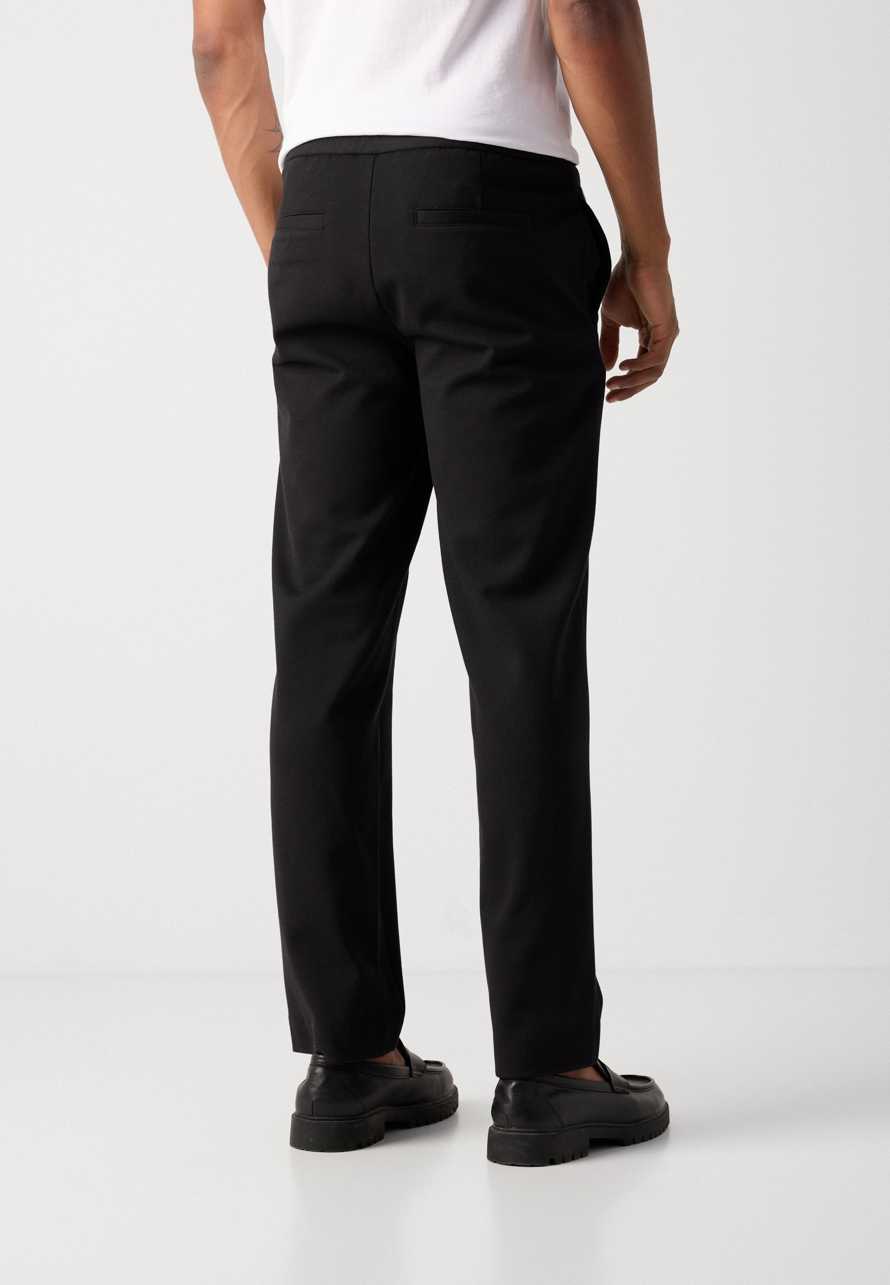 Lindbergh SUPERFLEX RELAXED FIT PANTS - Broek - zwart