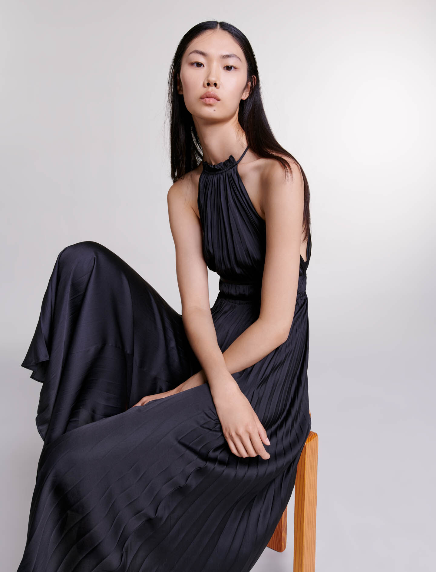 Rochie lungă plisată din satin - Negru