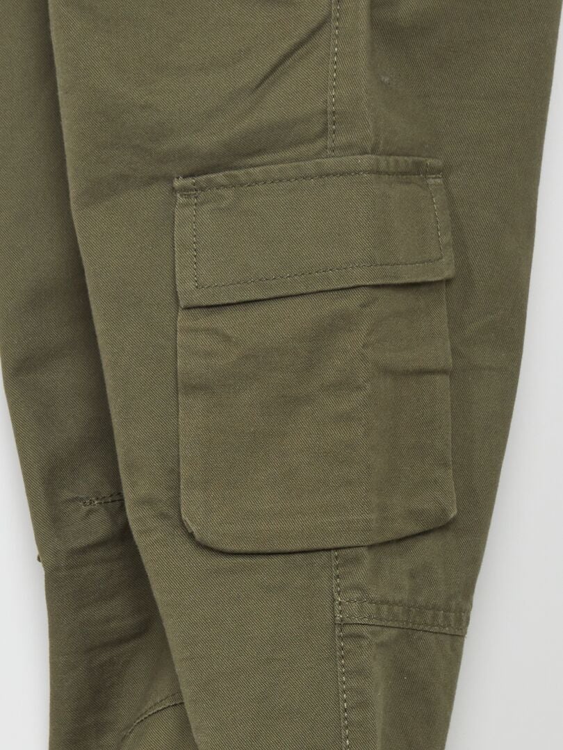 Pantalones con bolsillos laterales - CAQUI