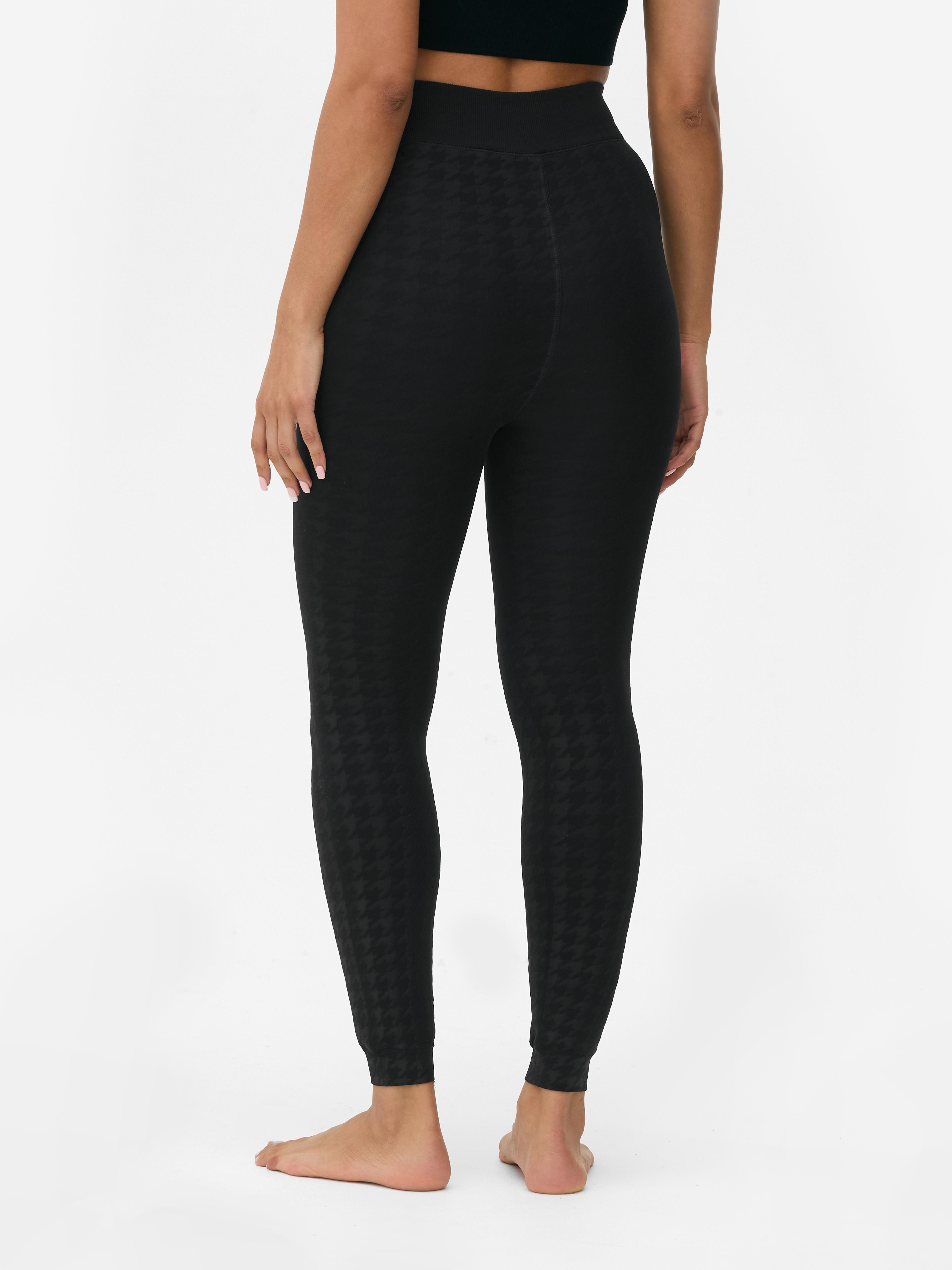 Samtweiche Leggings. Unsere flauschigen Leggings mit hohem Bund und normaler Länge halten die Kälte draußen.