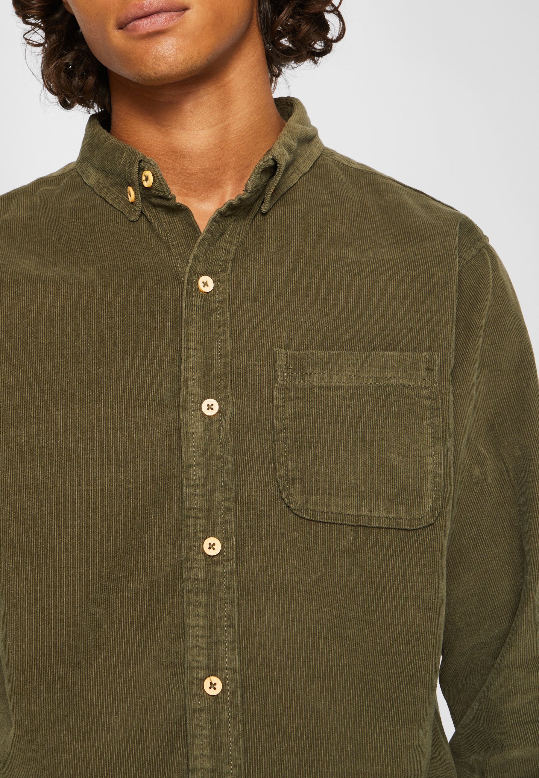 Camicia in velluto a coste Urban Classics - Camicia - verde oliva