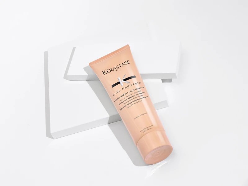 Kérastase Curl Manifest Fondant Hydration Essentielle mitrinošs un barojošs kondicionieris cirtainiem un viļņainiem matiem