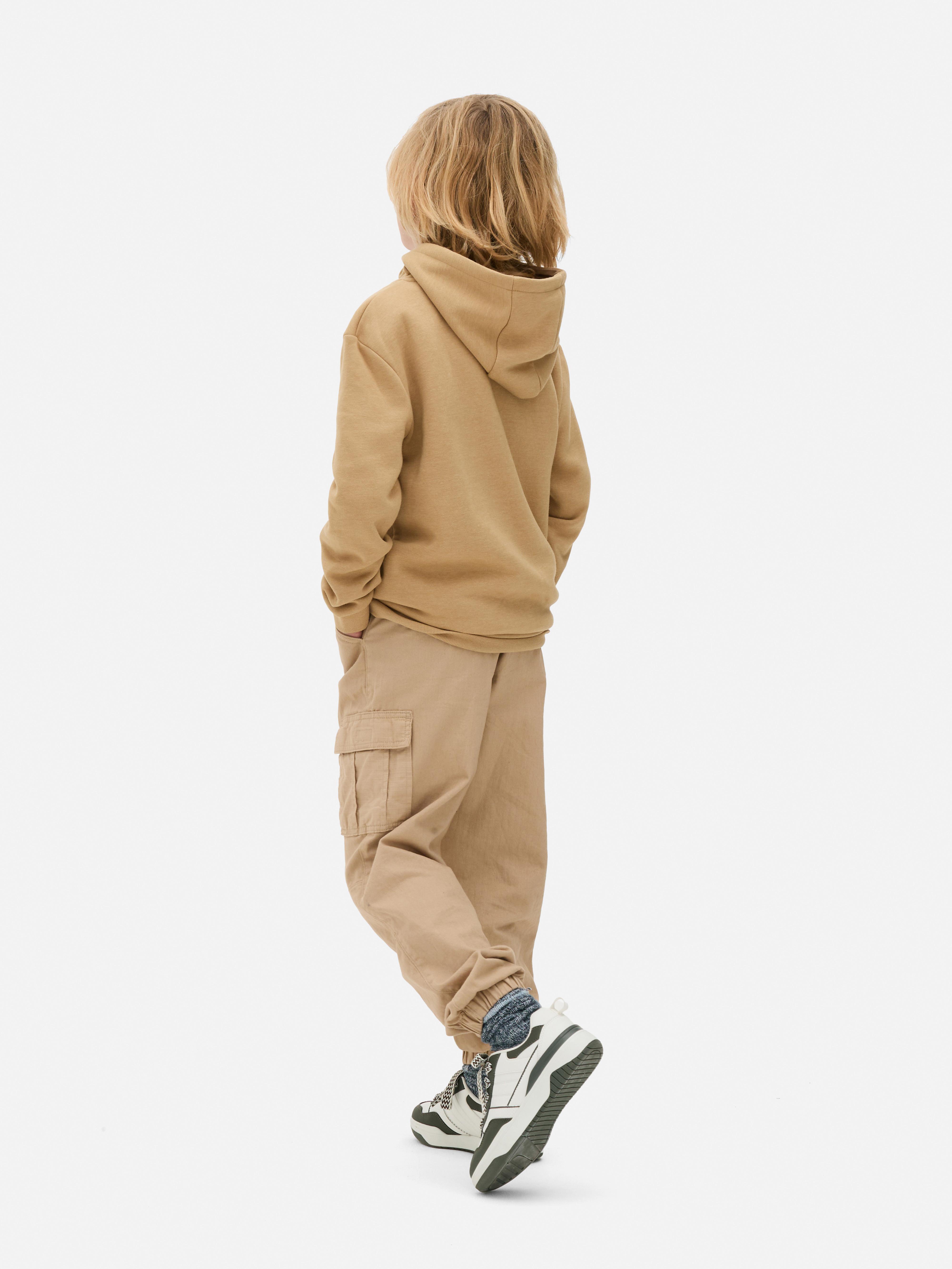 Klassischer Hoodie. Dieser Kapuzenpullover ist ein gemütliches Basic.