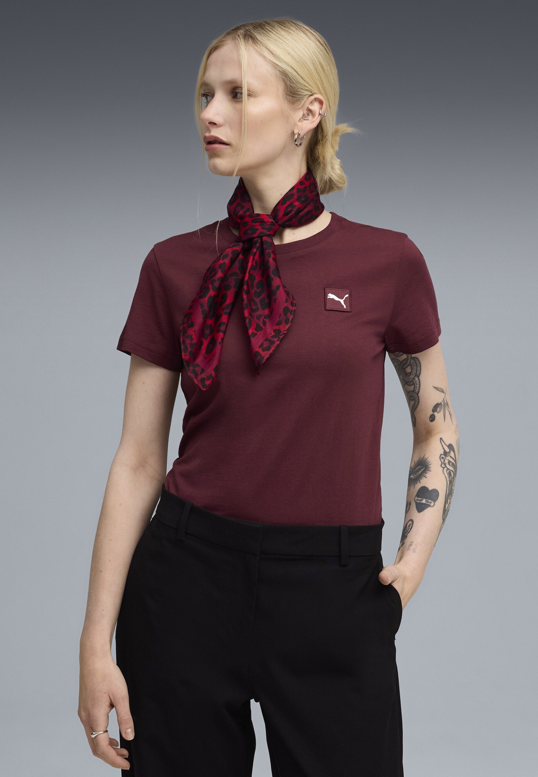 Puma ESS ELEVATED - Koszulka basic - ruby shimmer