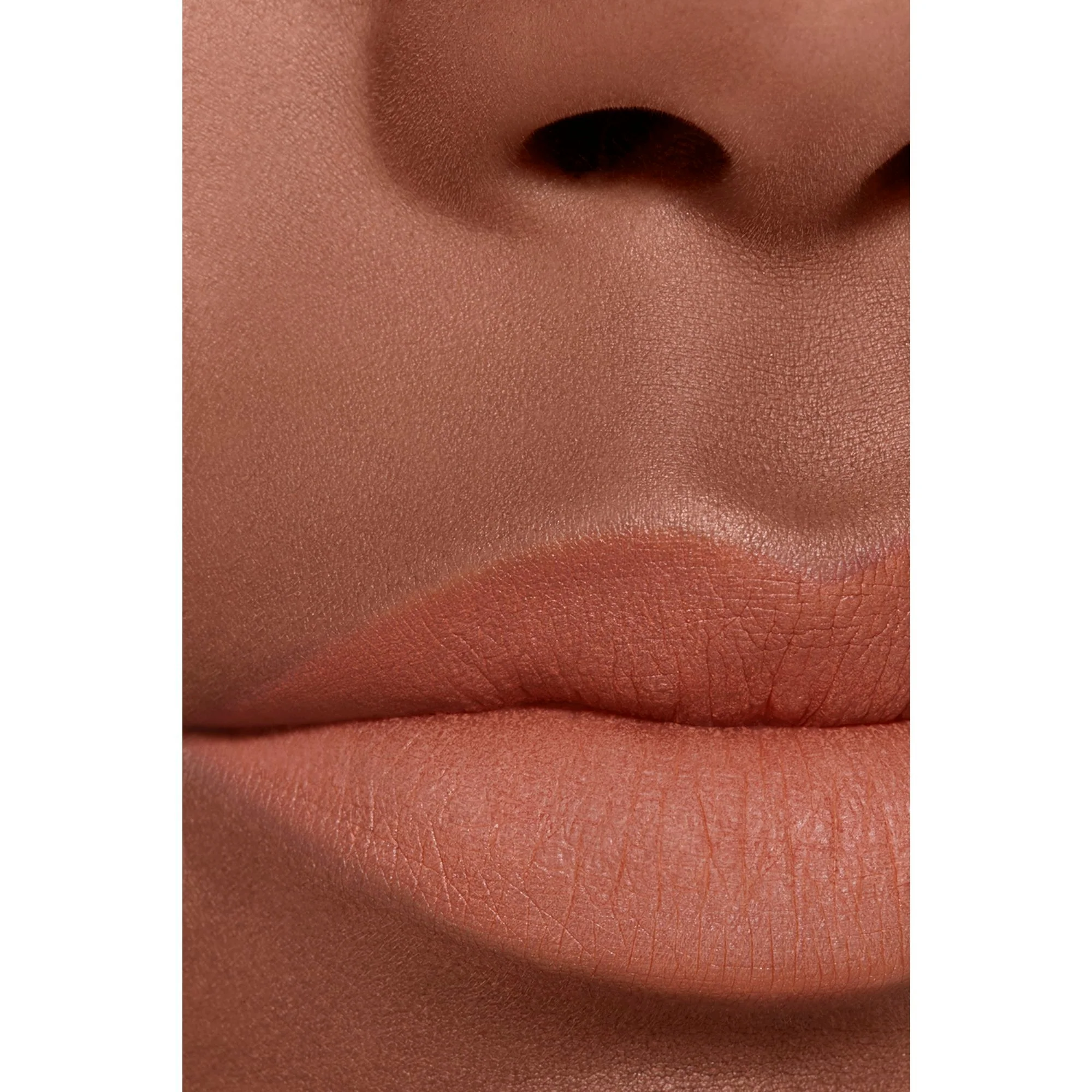 ROUGE ALLURE LIQUID VELVET - IL ROSSETTO FLUIDO OPACO INTENSO ULTRA-TENUTA