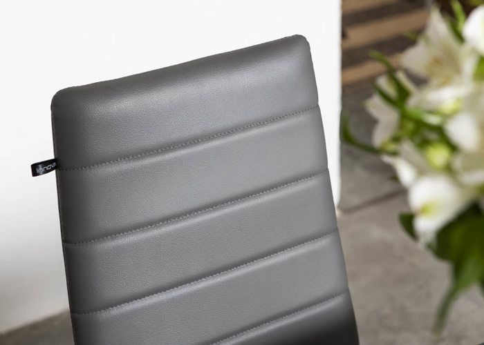 Conjunto de mesa de cristal templado ETTORE y 4 sillas de piel ecológica LIDIA, ideal para el comedor y la cocina (Gris oscuro).