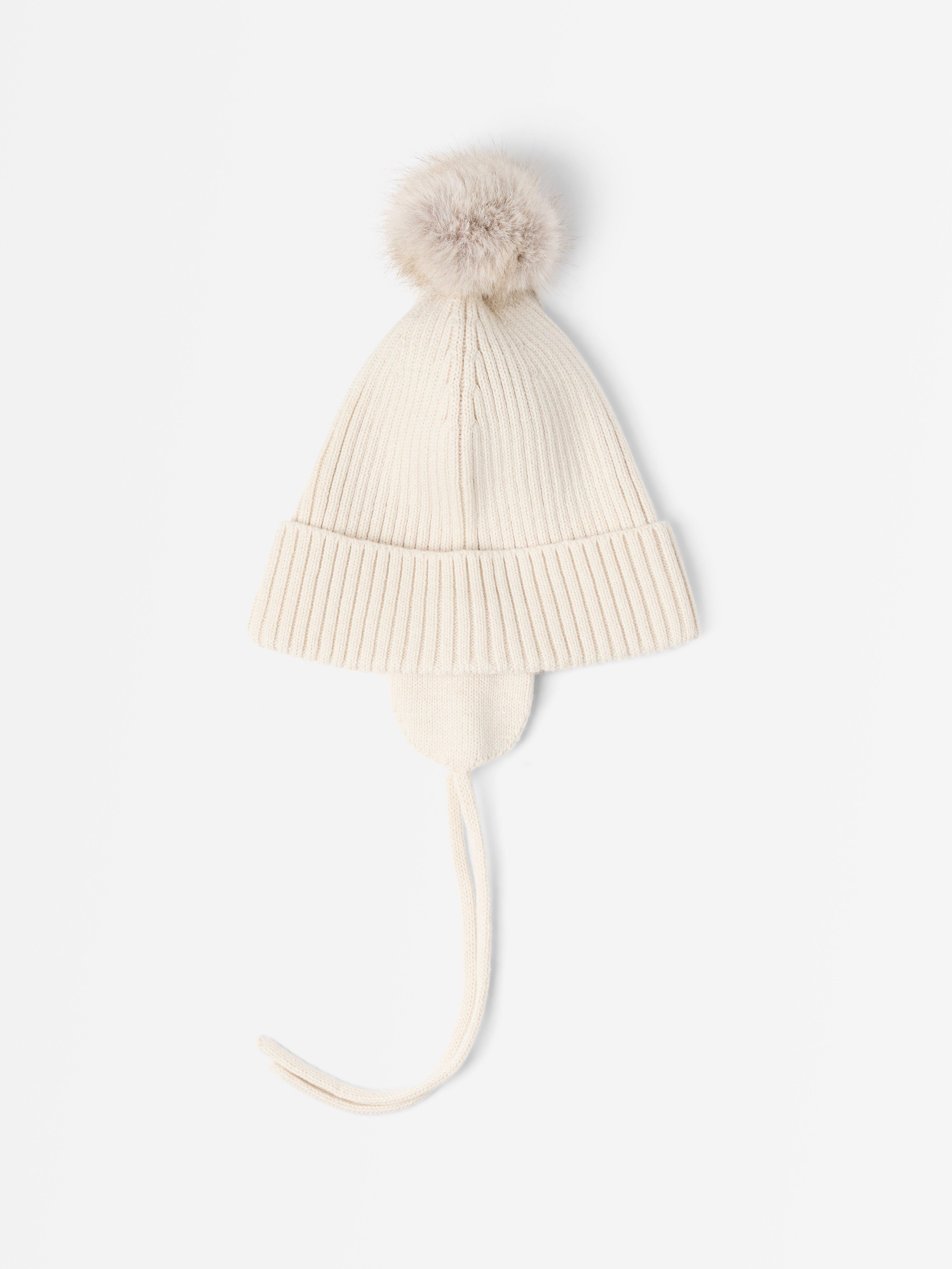 Gorro de tricô com pompom bege claro