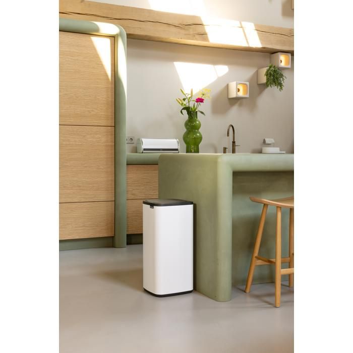 Papelera Brabantia Bo Touch, 30 litros - Blanca