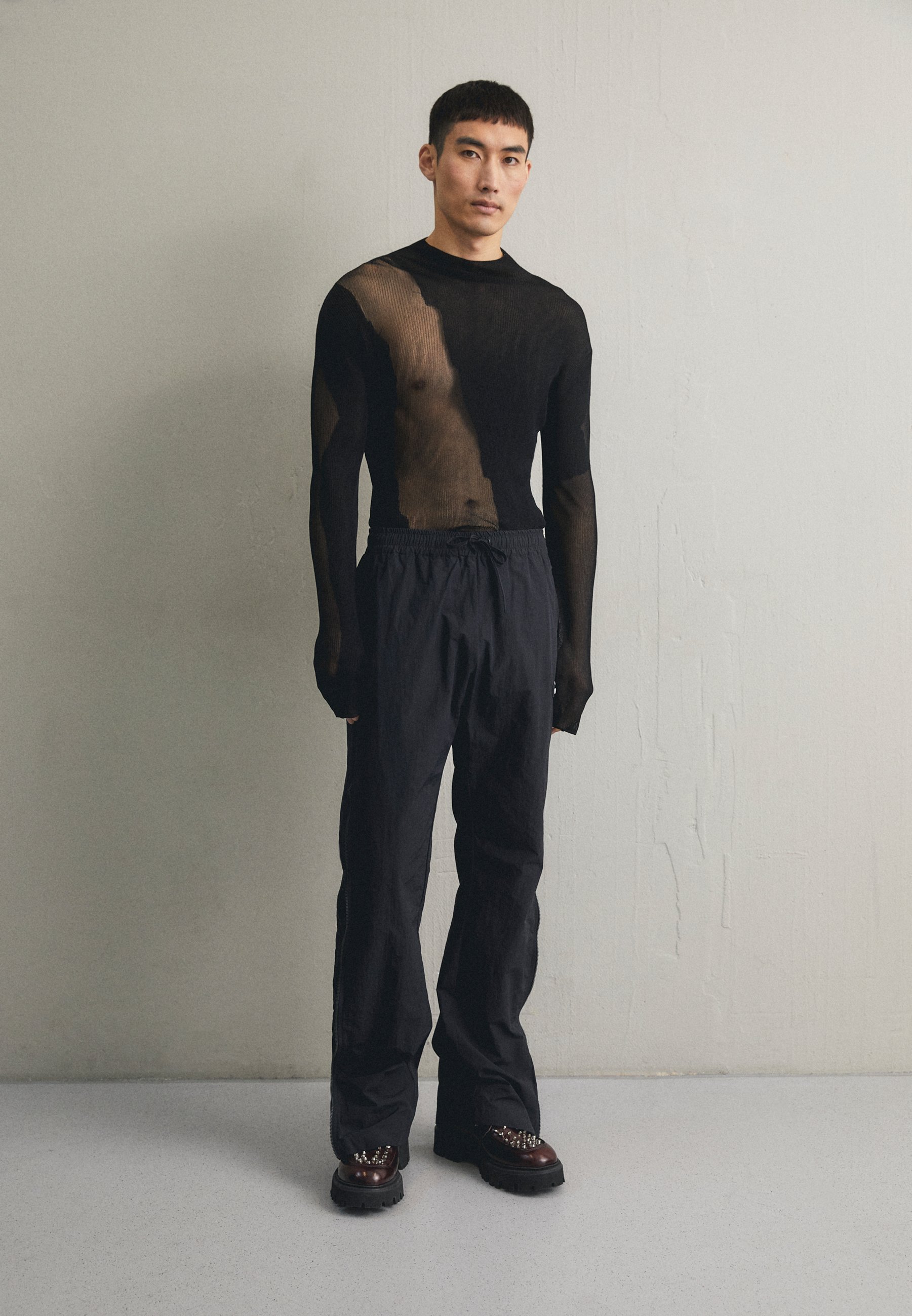 Pull à col roulé transparent 032c - noir