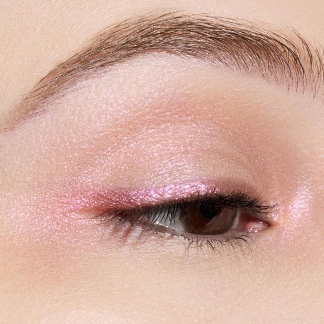 MAC „Dazzleshadow“ blizgučių pavidalo akių šešėliai, kompaktiški – 1 g.