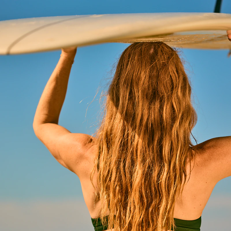 Spray modelador Bumble and bumble Surf Spray para um efeito praiano