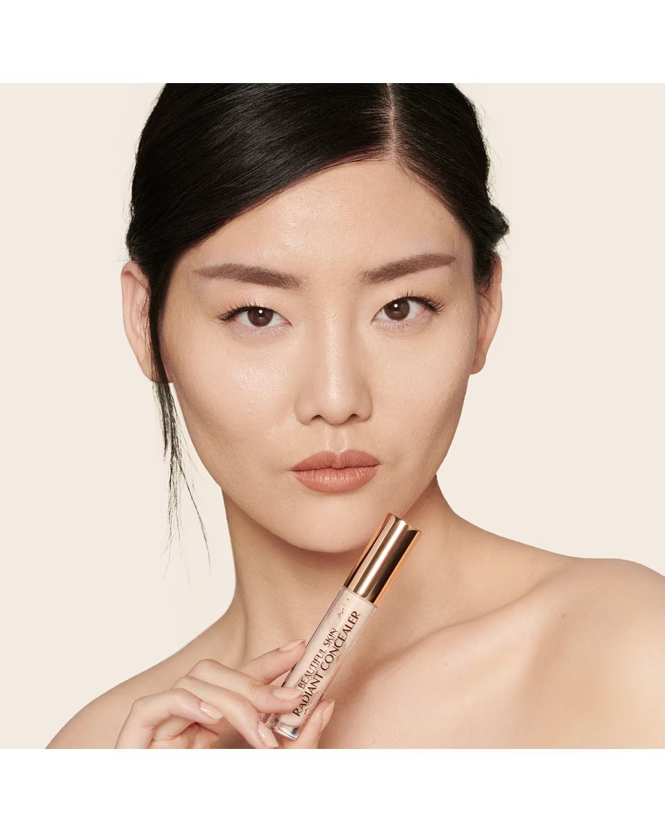 Corector CHARLOTTE TILBURY pentru o piele frumoasă