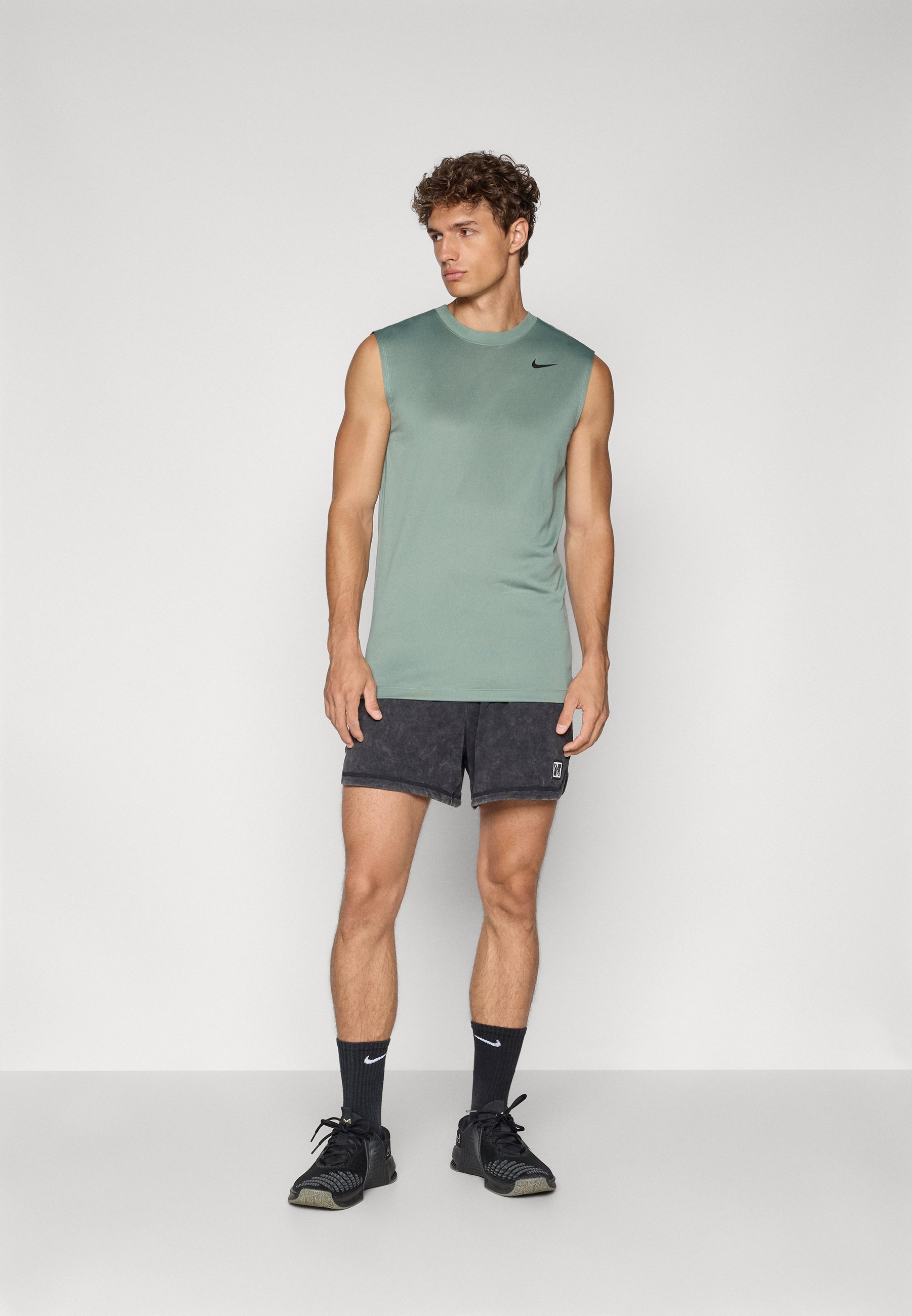 Nike Performance TEE RESET - Top - black/white