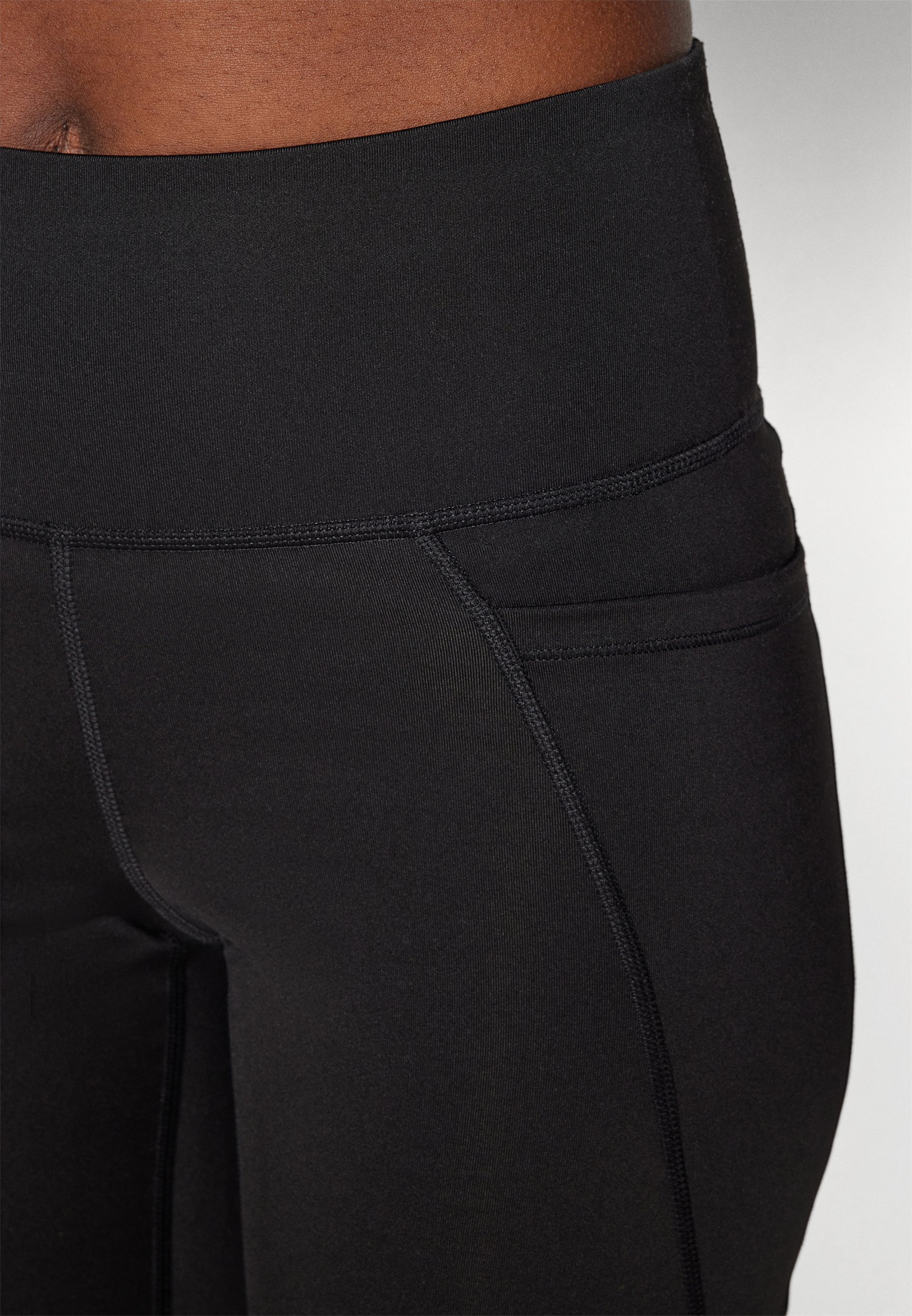 Puma ESSENTIAL BOOTCUT HLAČE - Tajice - crne