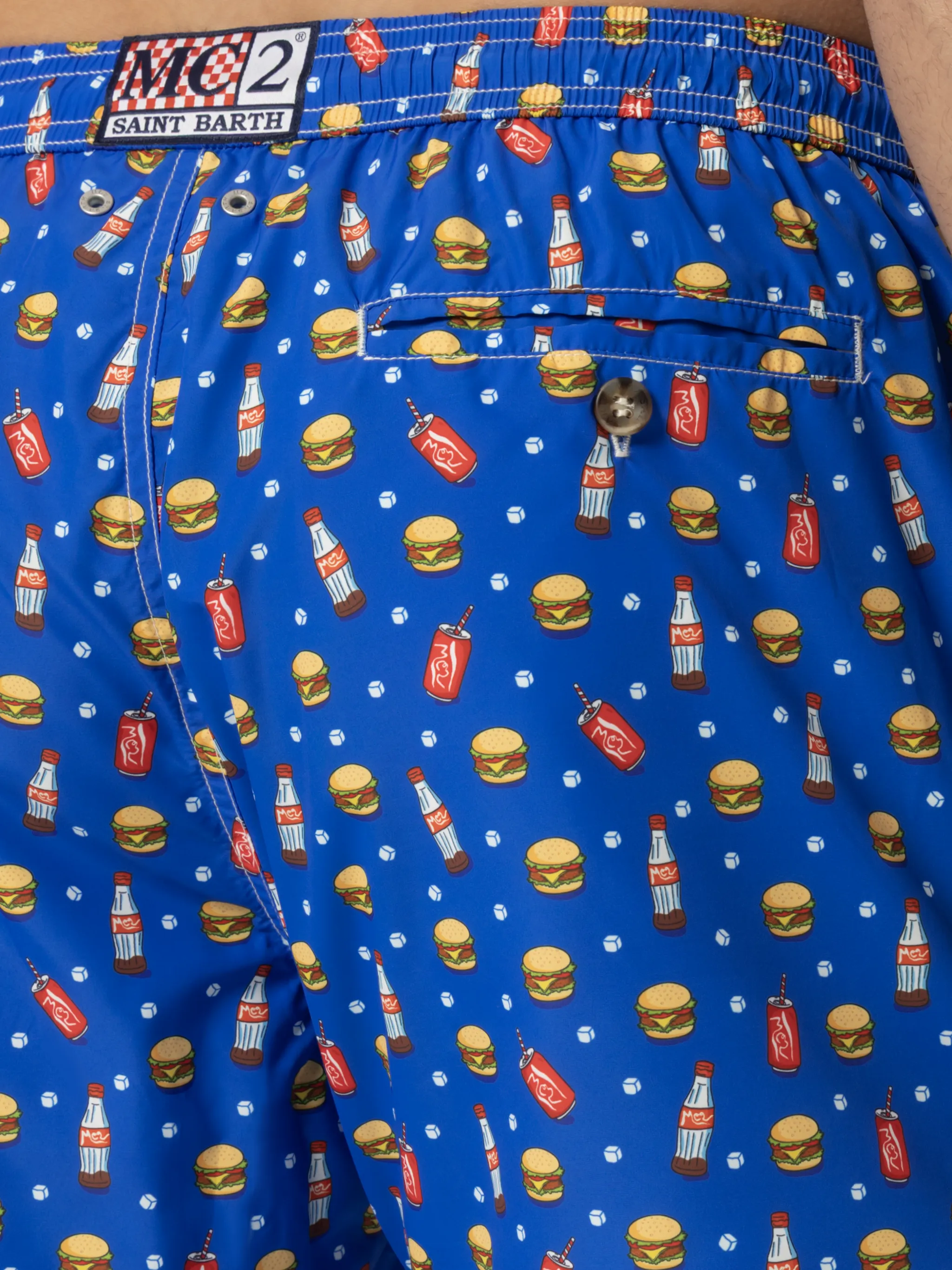 Traje de baño ligero de tejido ligero con estampado de comida rápida.