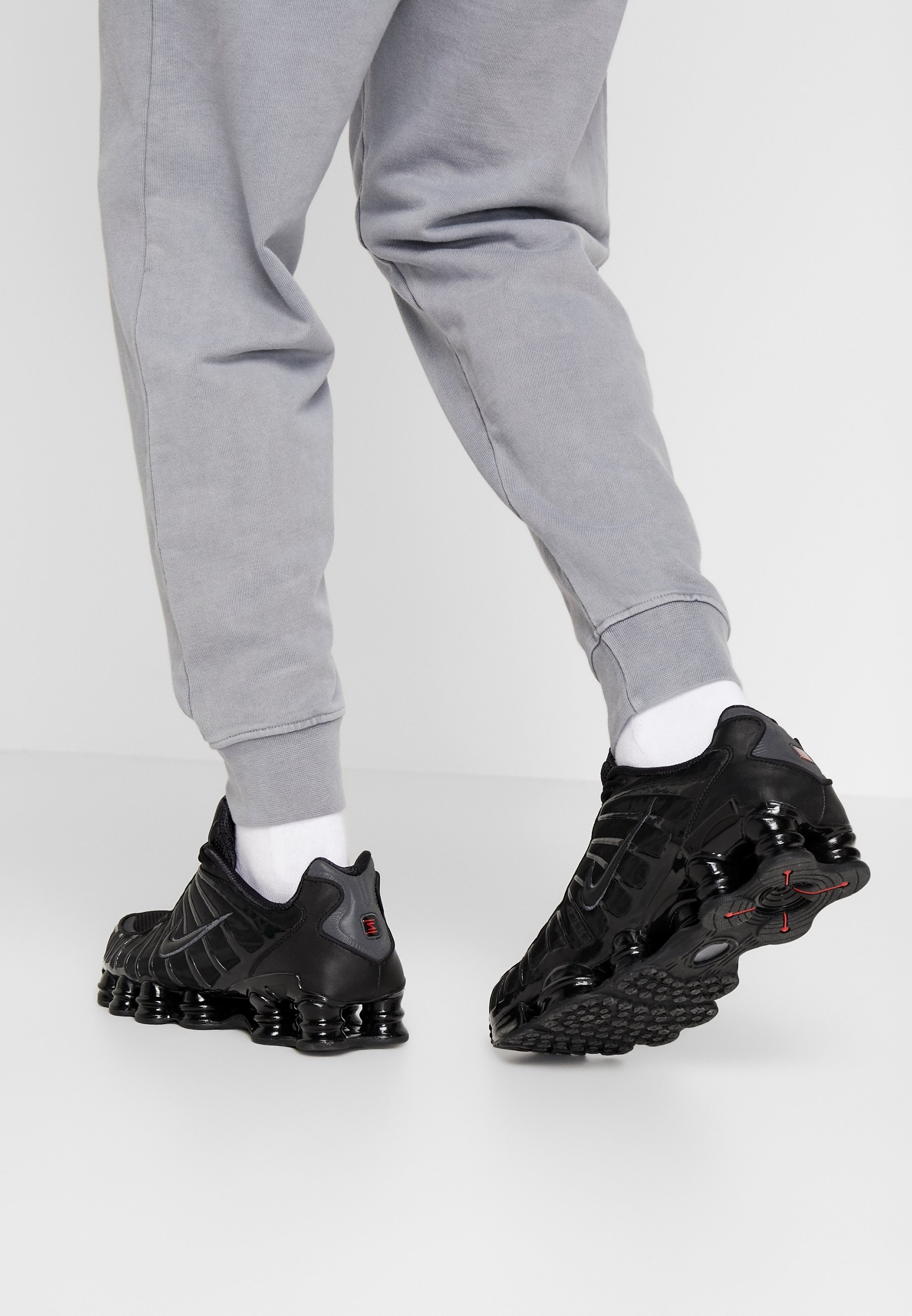 Nike Sportswear SHOX TL - Sneakers - zwart/metallic hematiet/max oranje