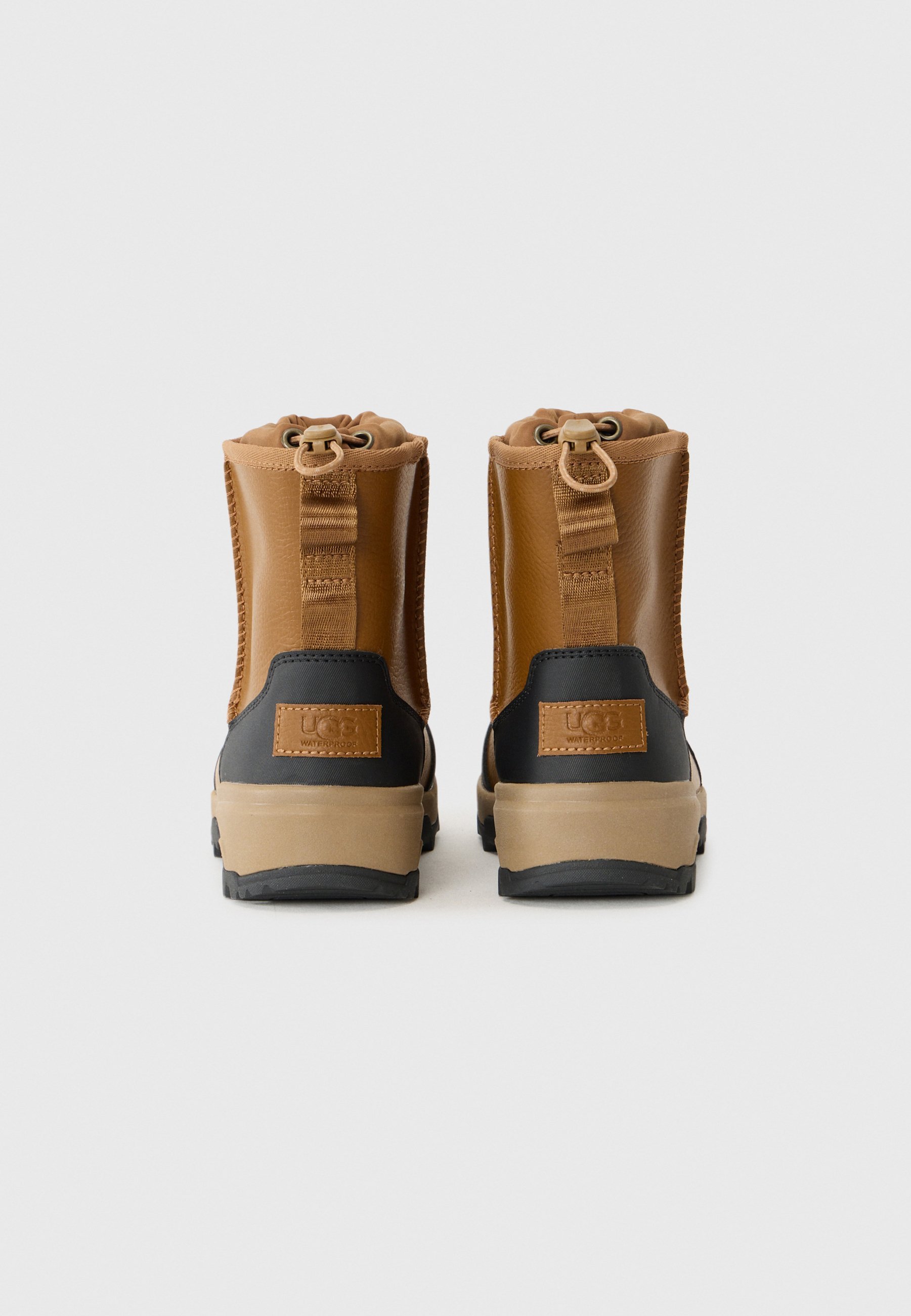 UGG ADIRONDACK XXV - Téli csizma - gesztenyebarna