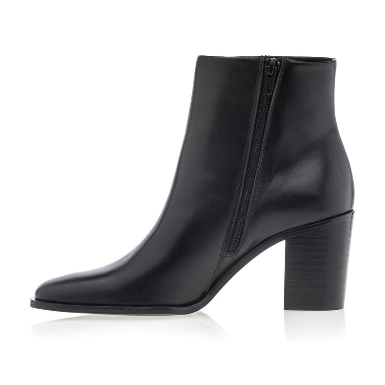 Schwarze Damenstiefel / Stiefeletten