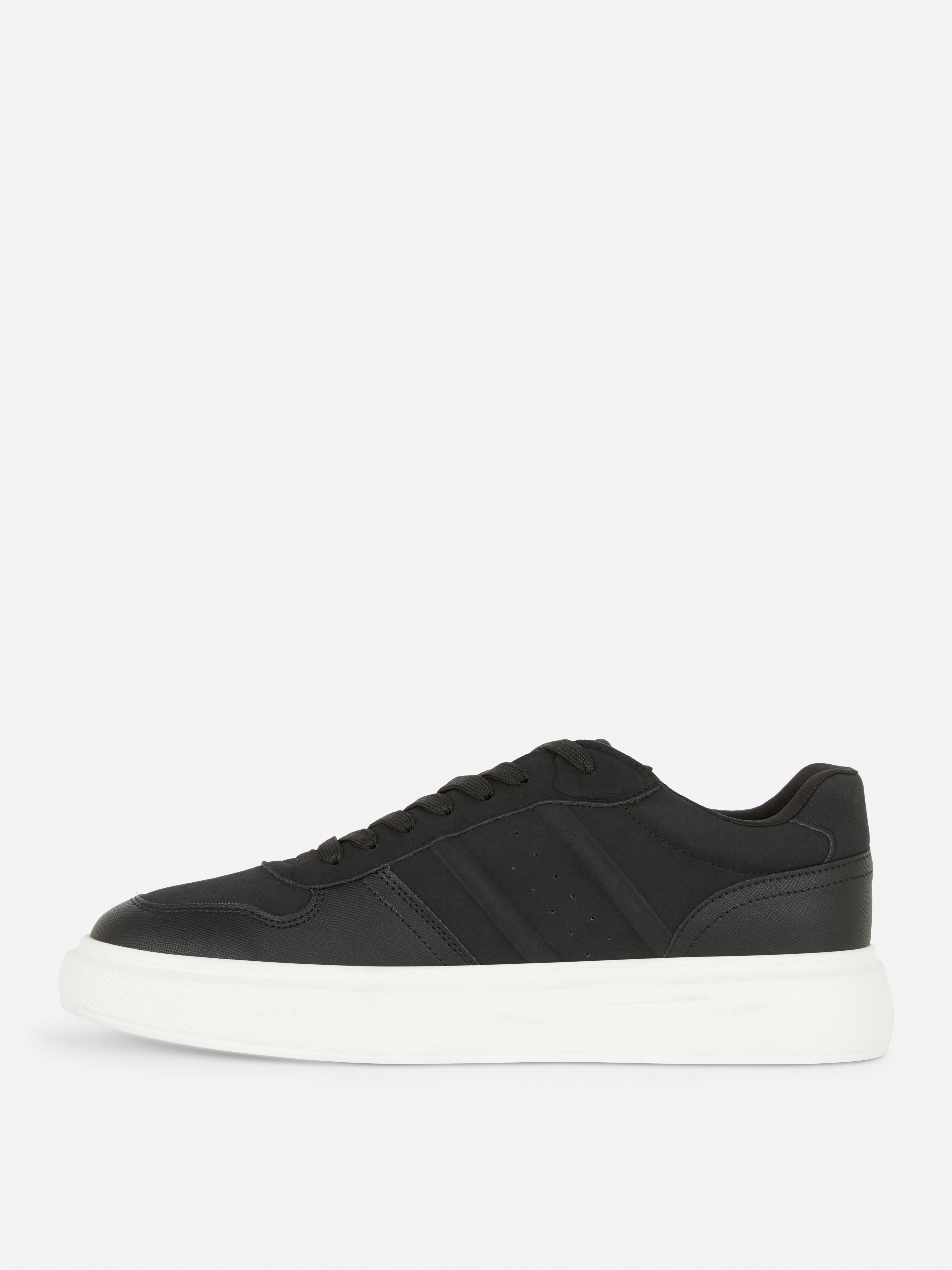 Sneakers basse Kem con lacci. Eleganti sneakers stringate con inserti della collezione Kem.