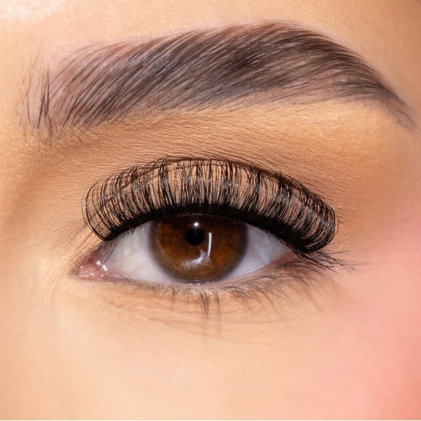 Cílios russos curtos Claudia Kilsby