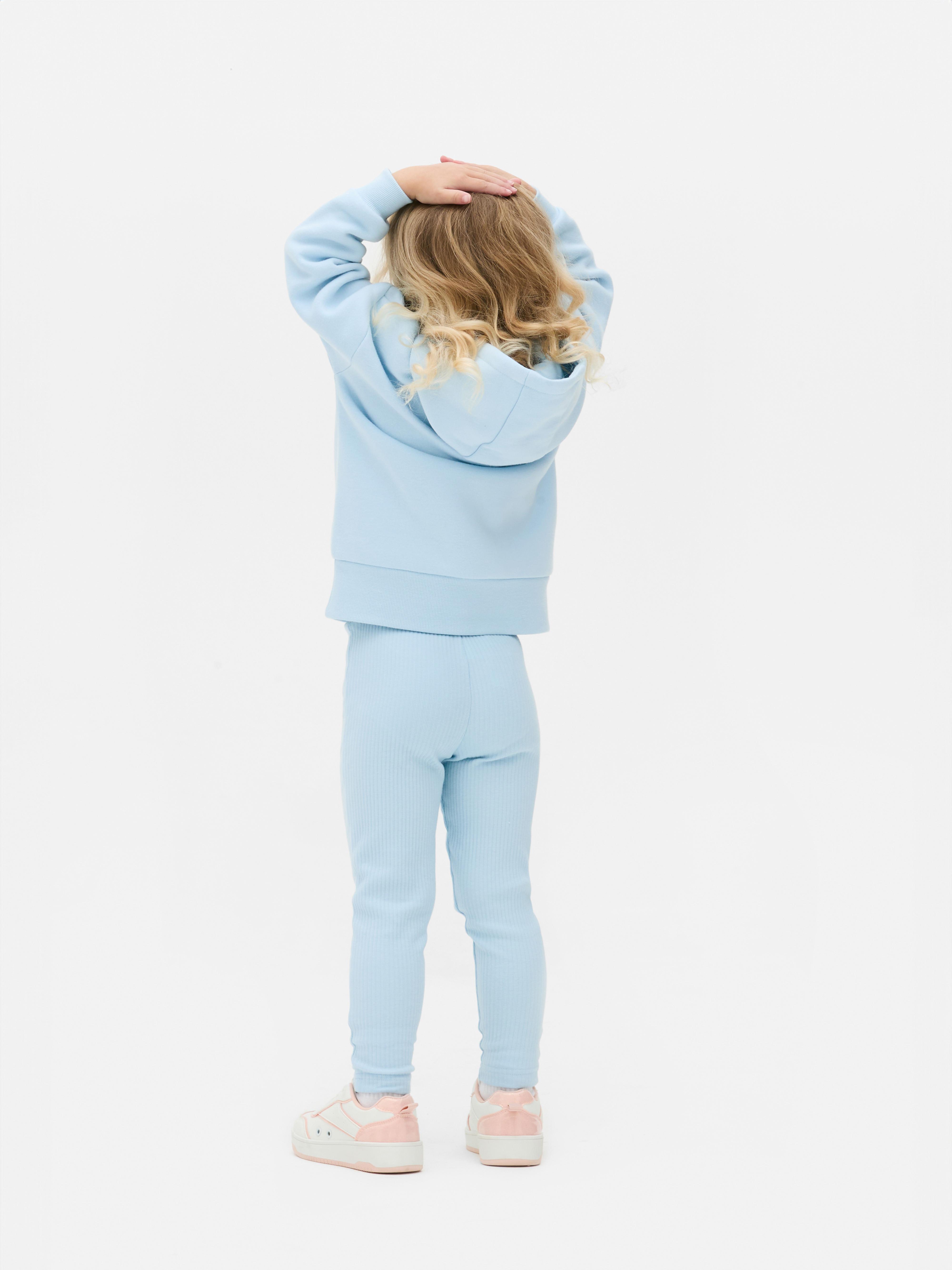 Passender Hoodie und Leggings Bluey Ein aufeinander abgestimmtes Outfit mit einem Hoodie und gerippten Leggings mit Bluey-Prints