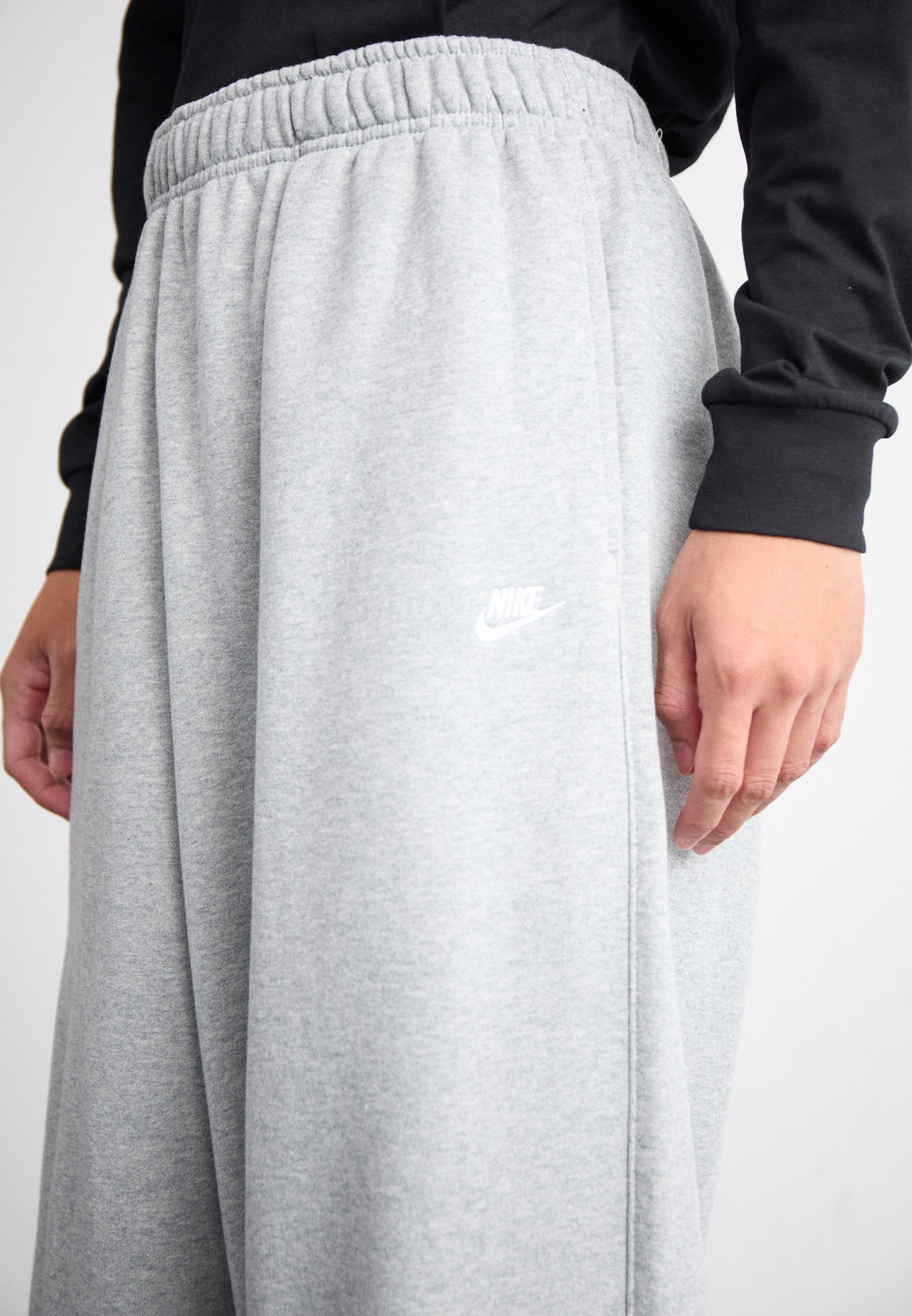 Pantalon de survêtement Nike Sportswear CLUB FLEECE - Gris chiné foncé/gris clair/blanc