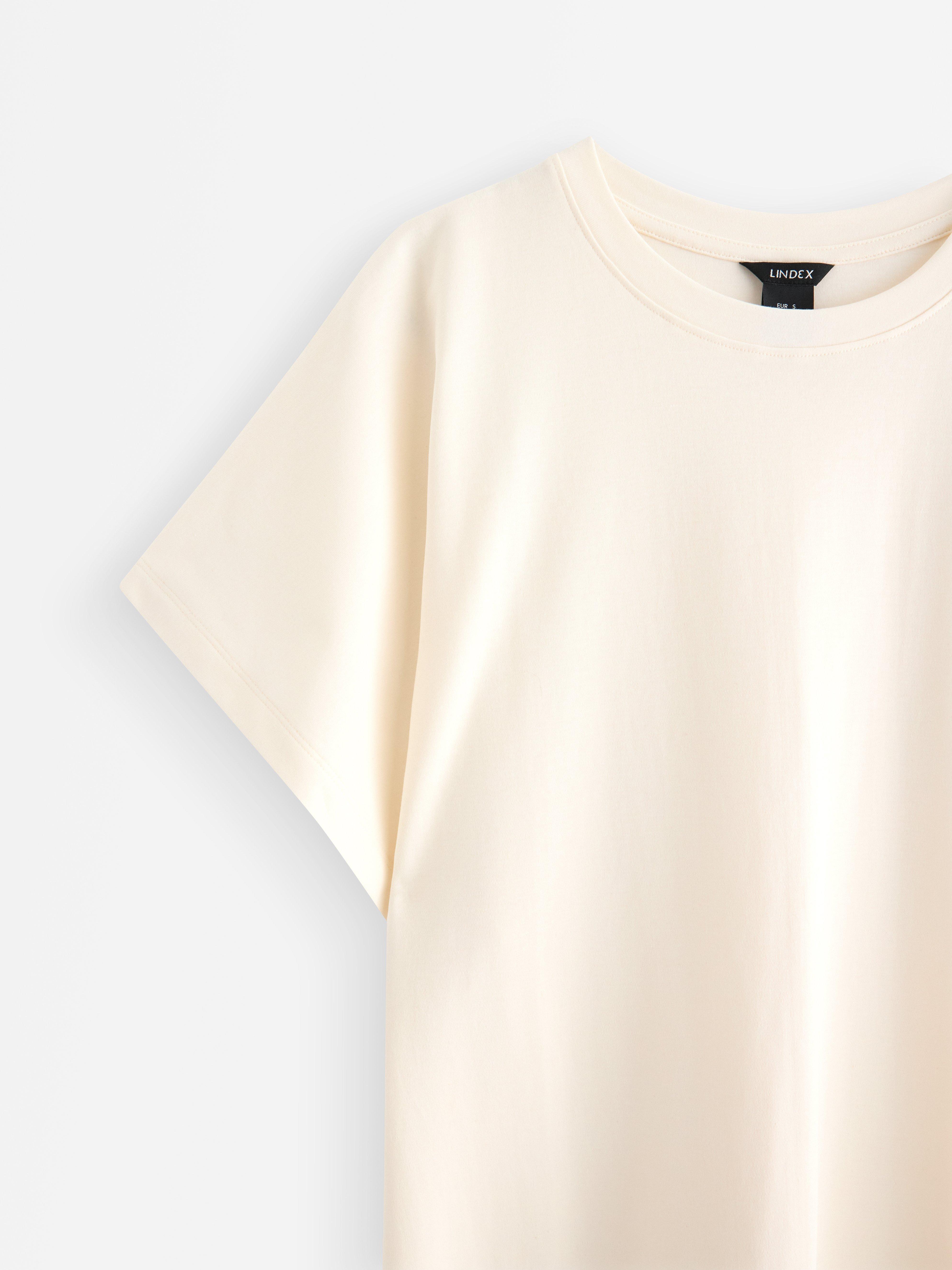 Vestido tipo camiseta blanco claro