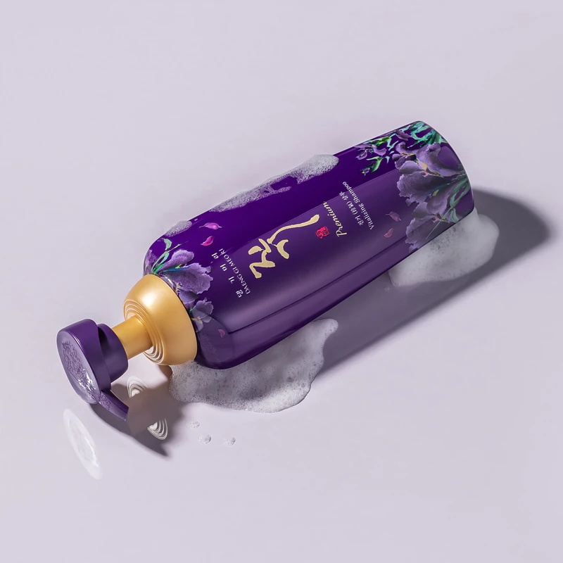 DAENG GI MEO RI Jin Gi Premium Vitalizing Shampoo – regeneruojantis šampūnas labai pažeistiems plaukams, skatinantis plaukų augimą.