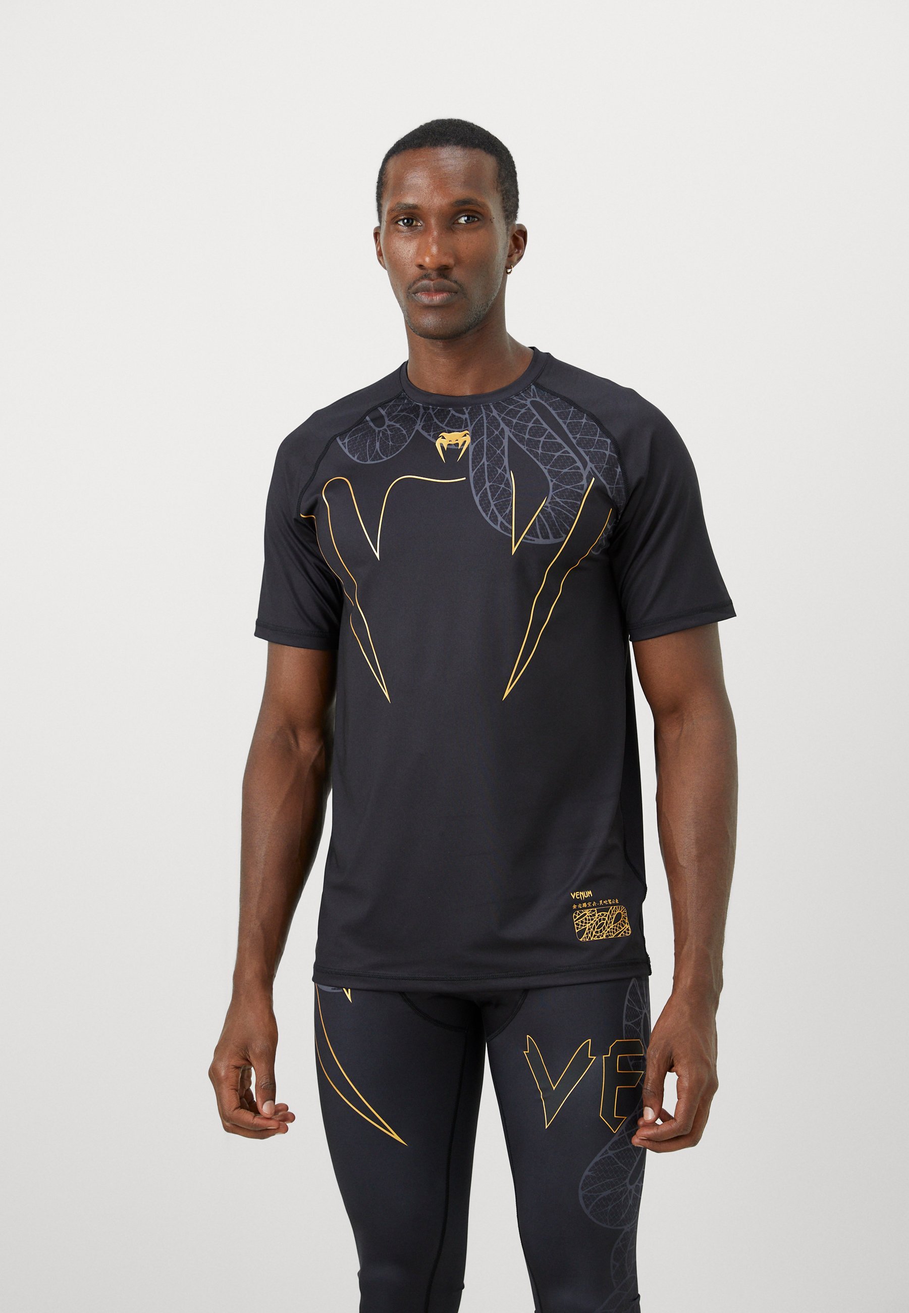 Venum SERPENTI DRY TECH - T-shirt sportiva - nero/argento/oro