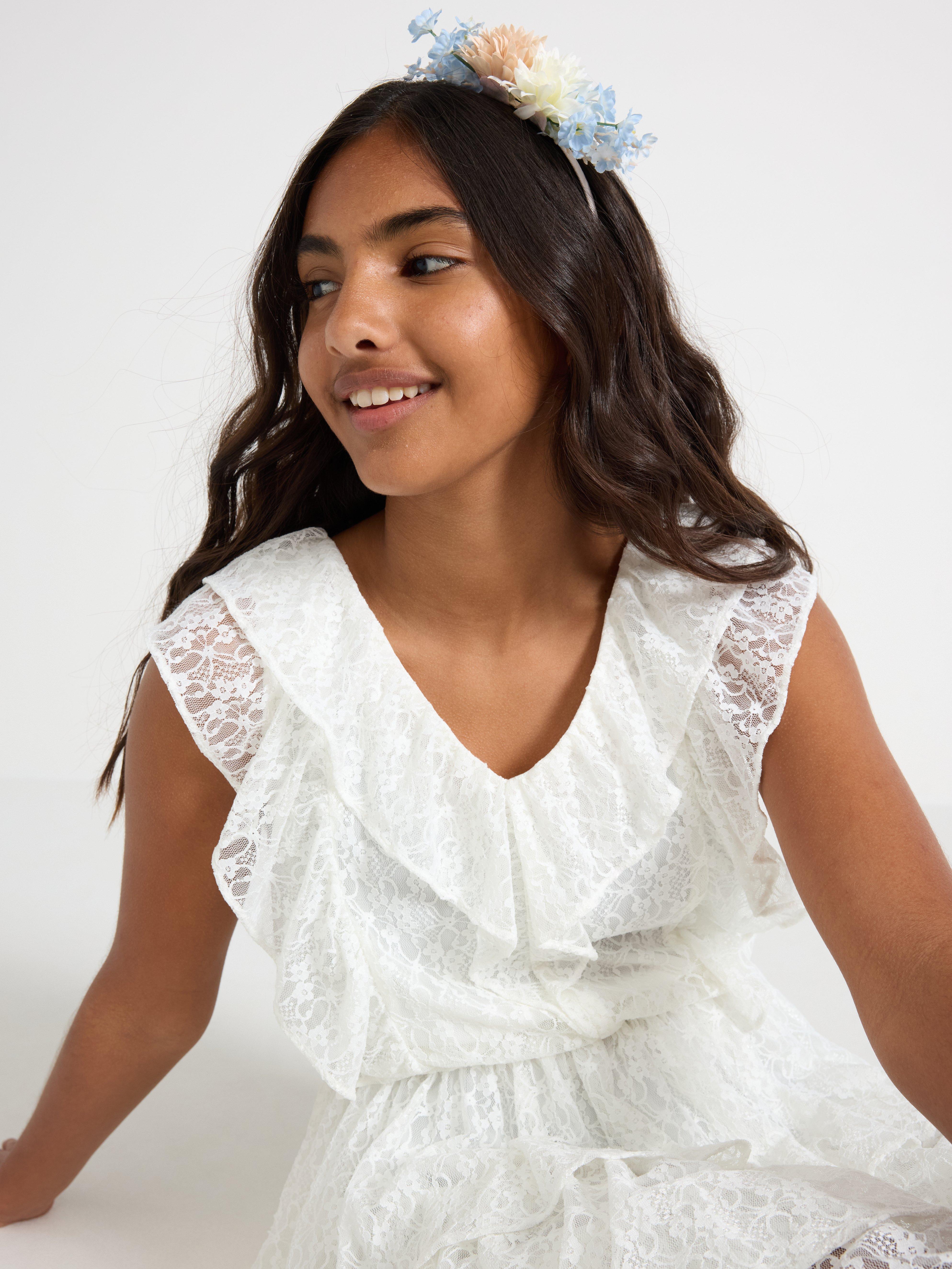 Vestido de renda com babados, cor off-white.