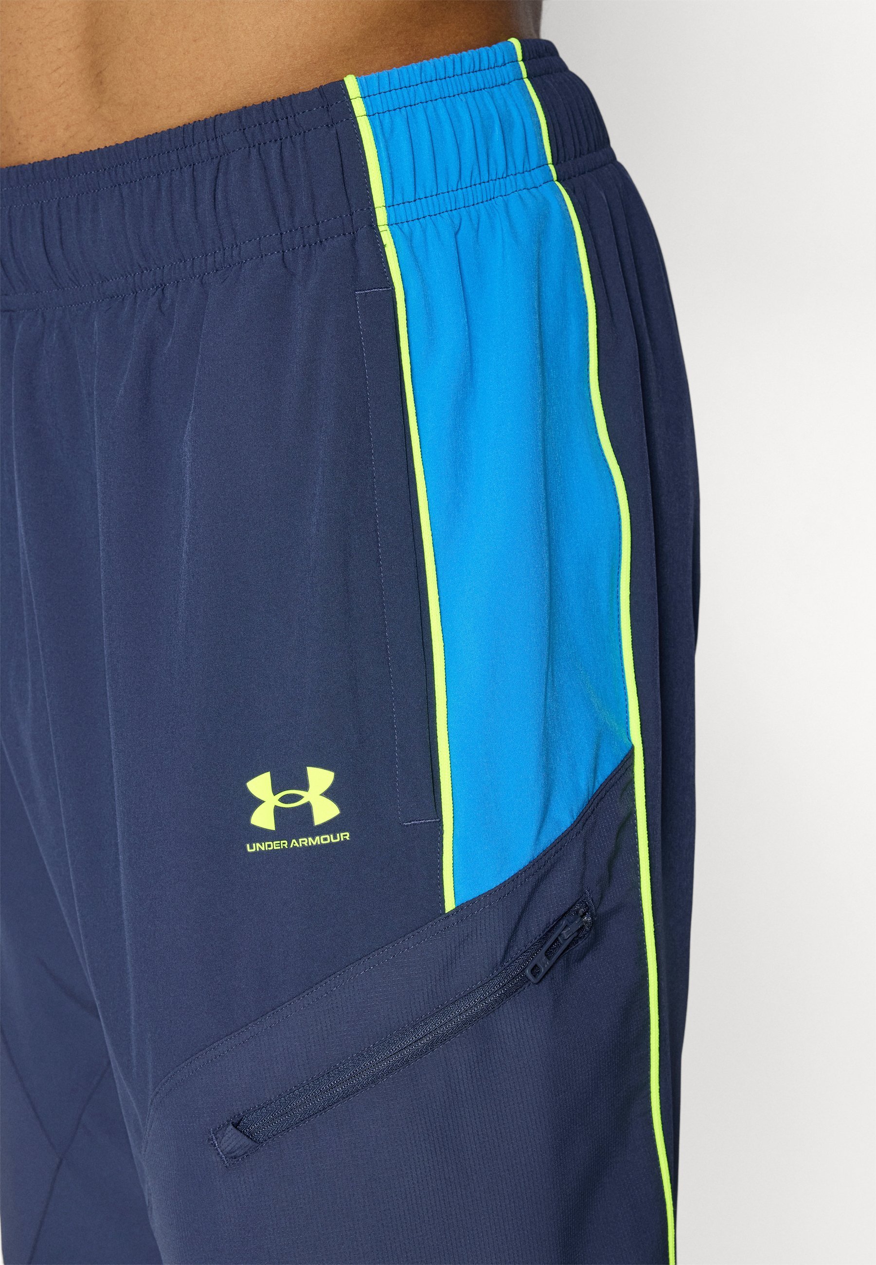Under Armour CHALLENGER WARM UP – Trainingshose – verwaschenes Marineblau/Leuchtgelb